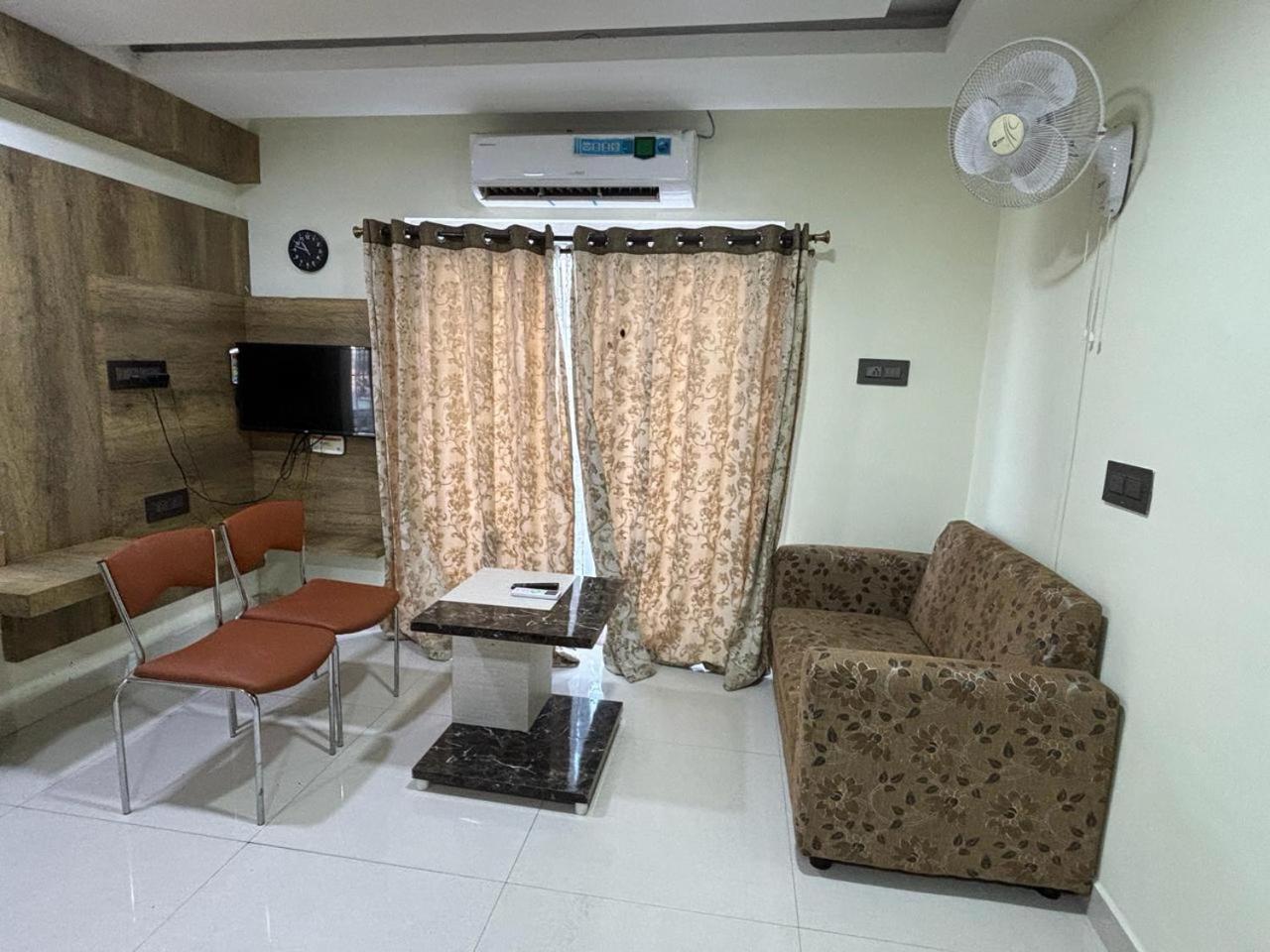 Deluxe Double or Twin Room with Balcony - Photo 9