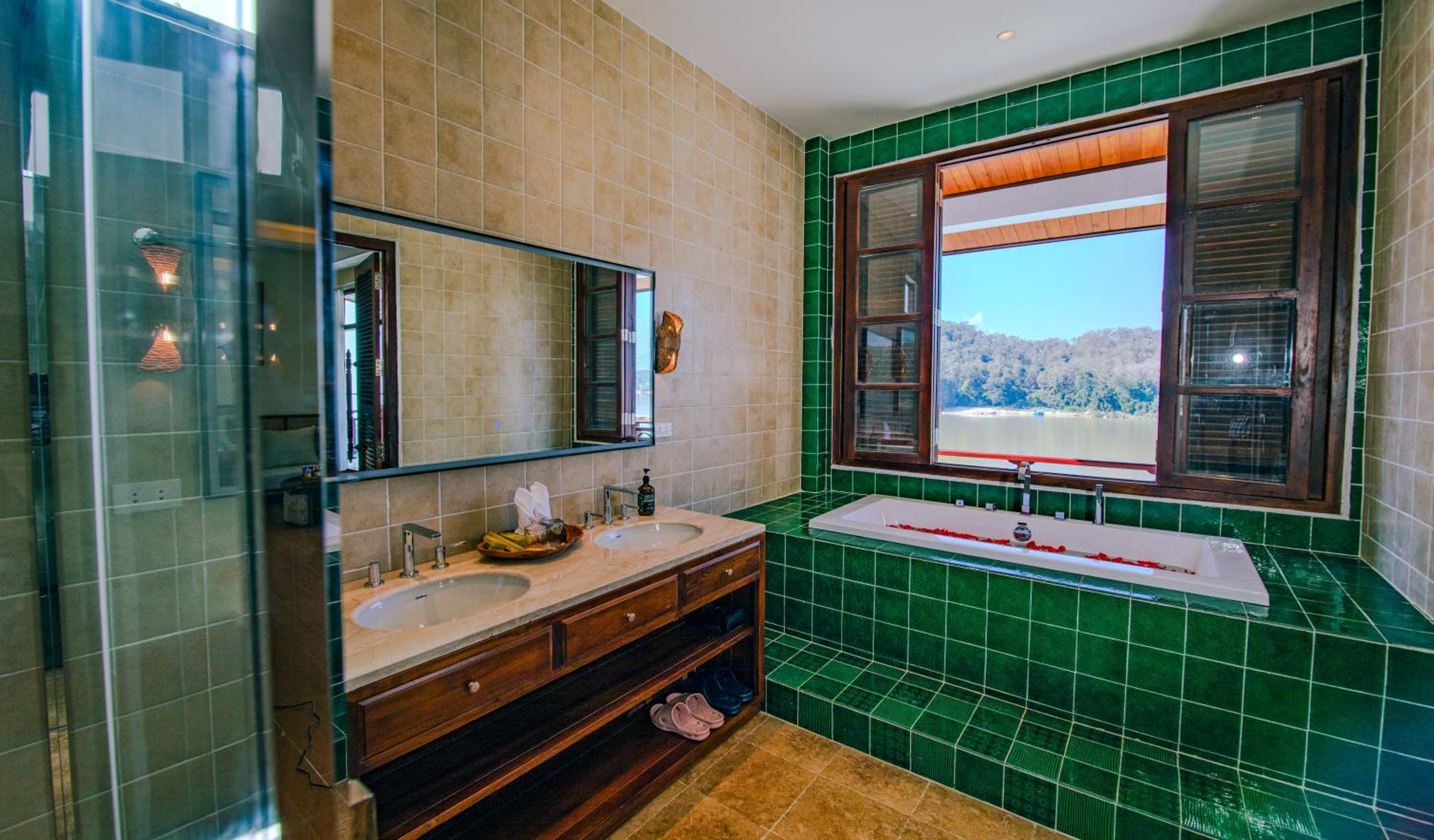 King Suite with Pool View photo 2