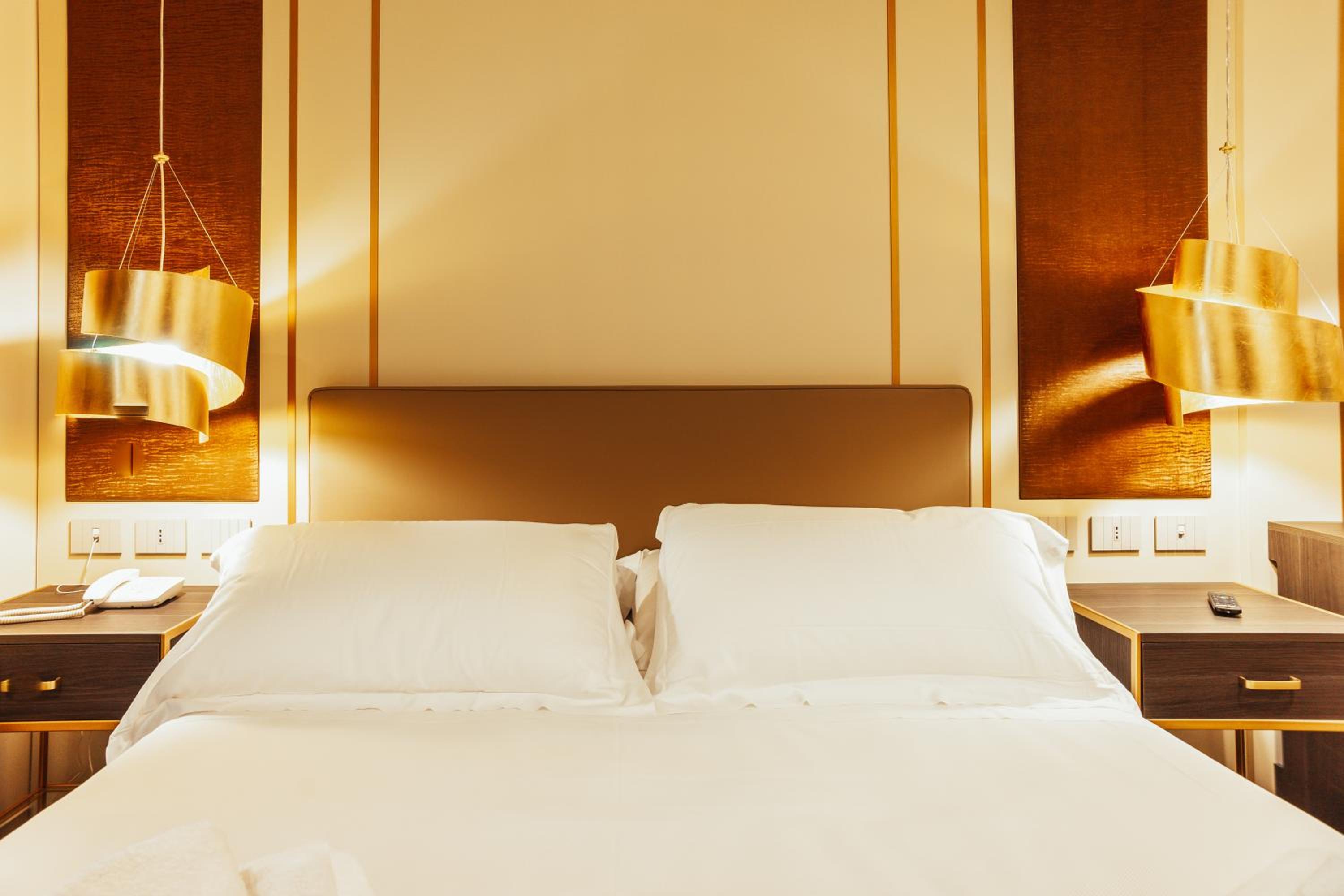 Double or Twin Room - Photo 9