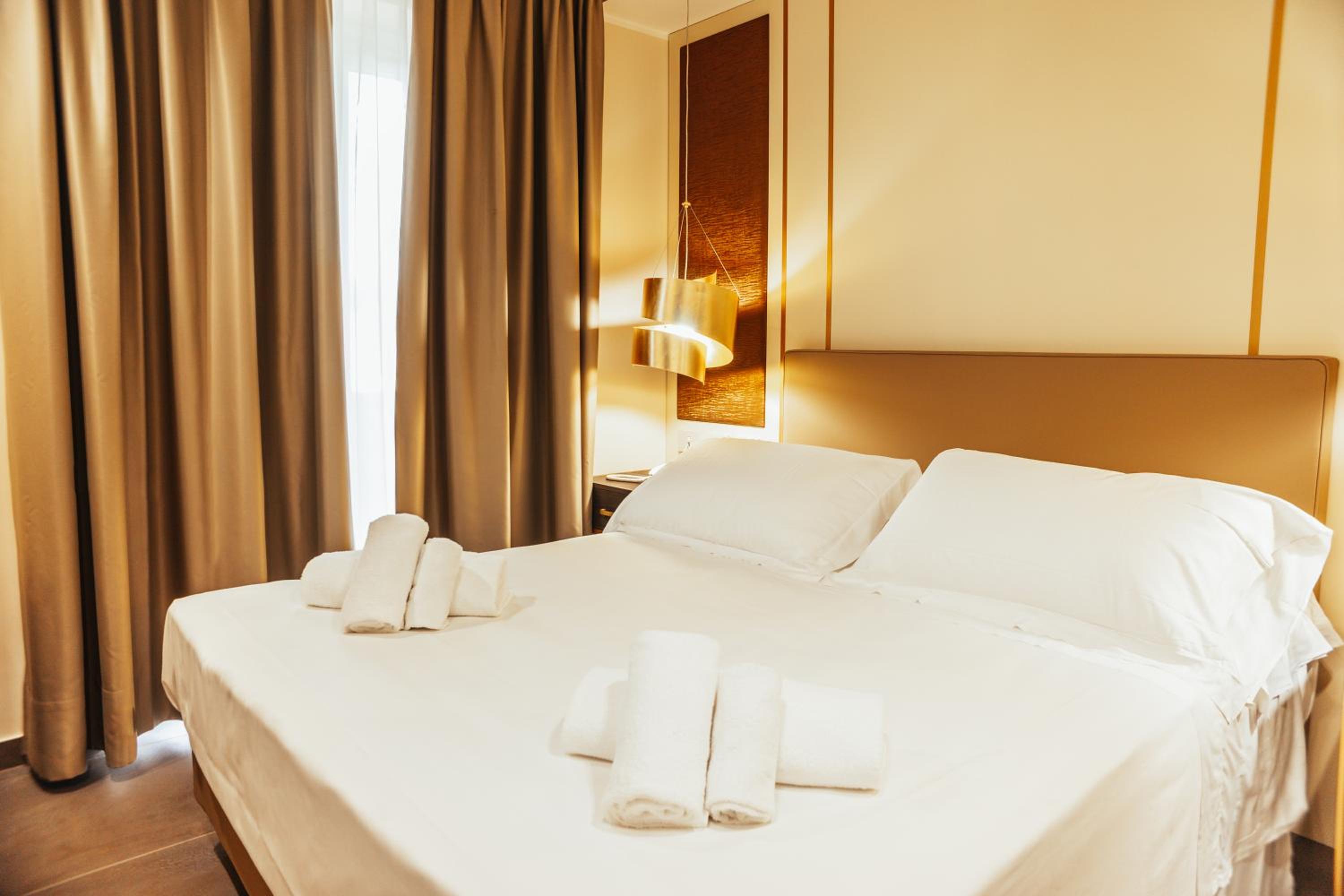 Double or Twin Room - Photo 11