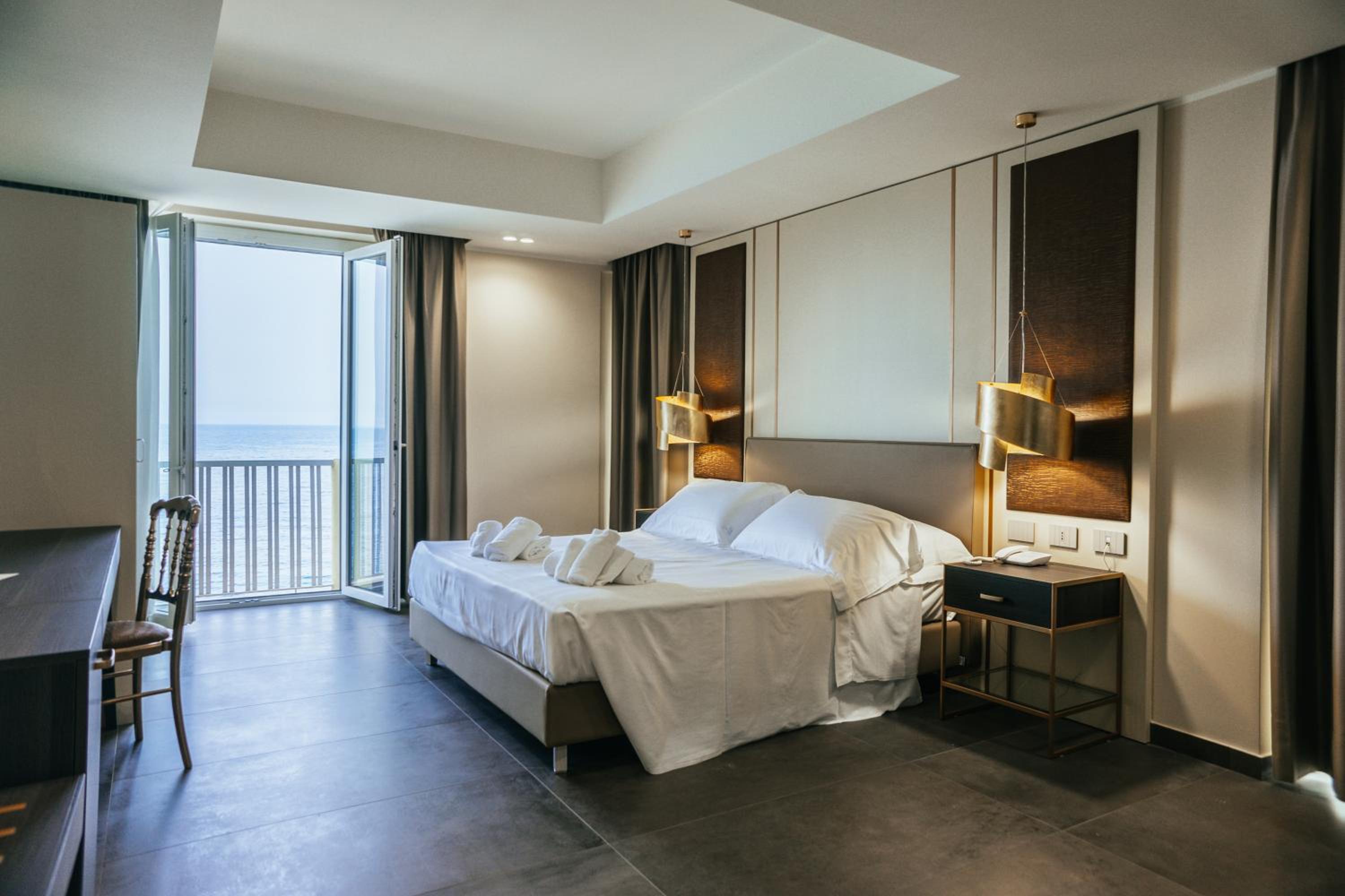 Junior Suite with Sea View - Photo 9