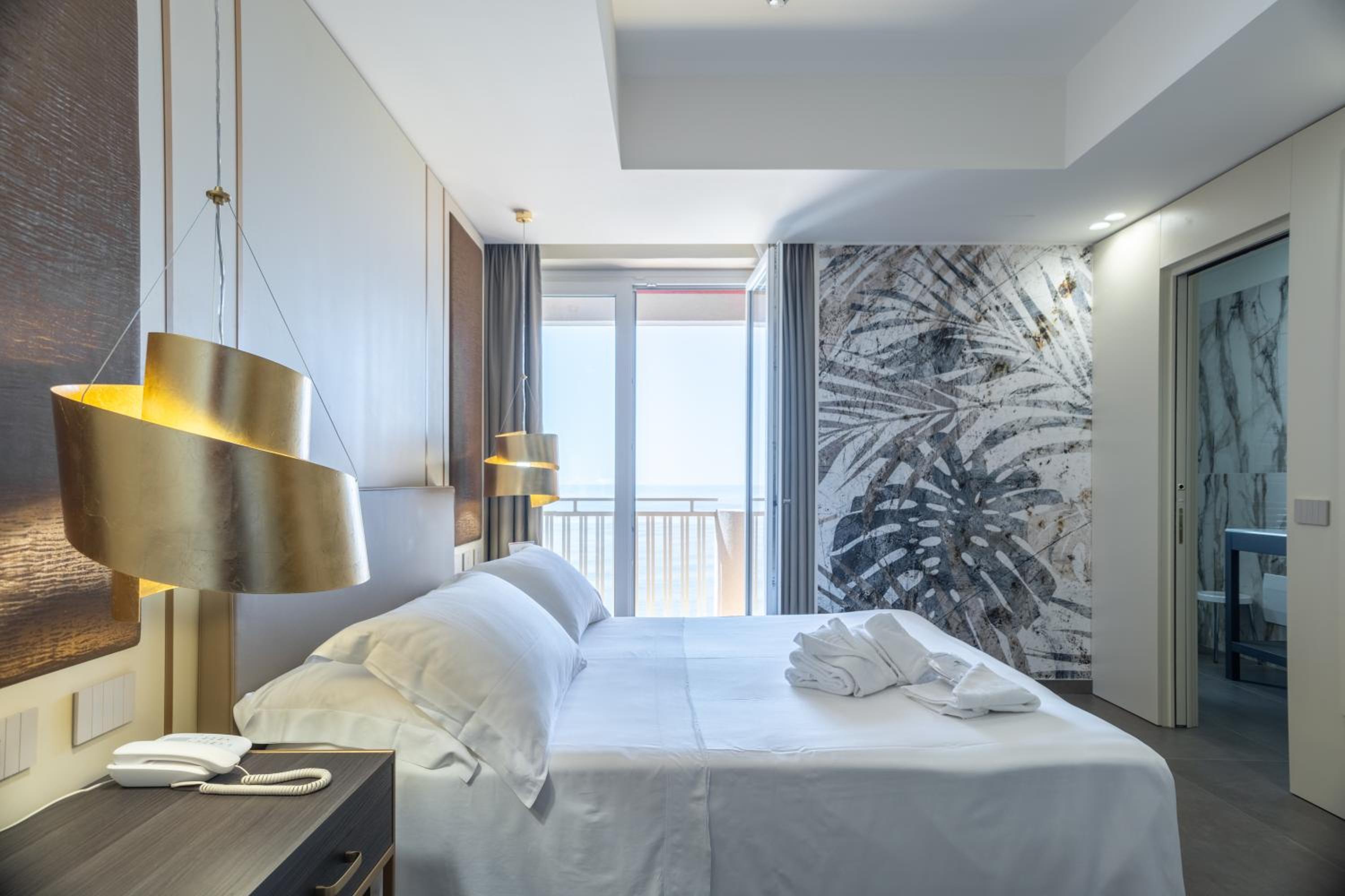 Junior Suite with Sea View - Photo 11