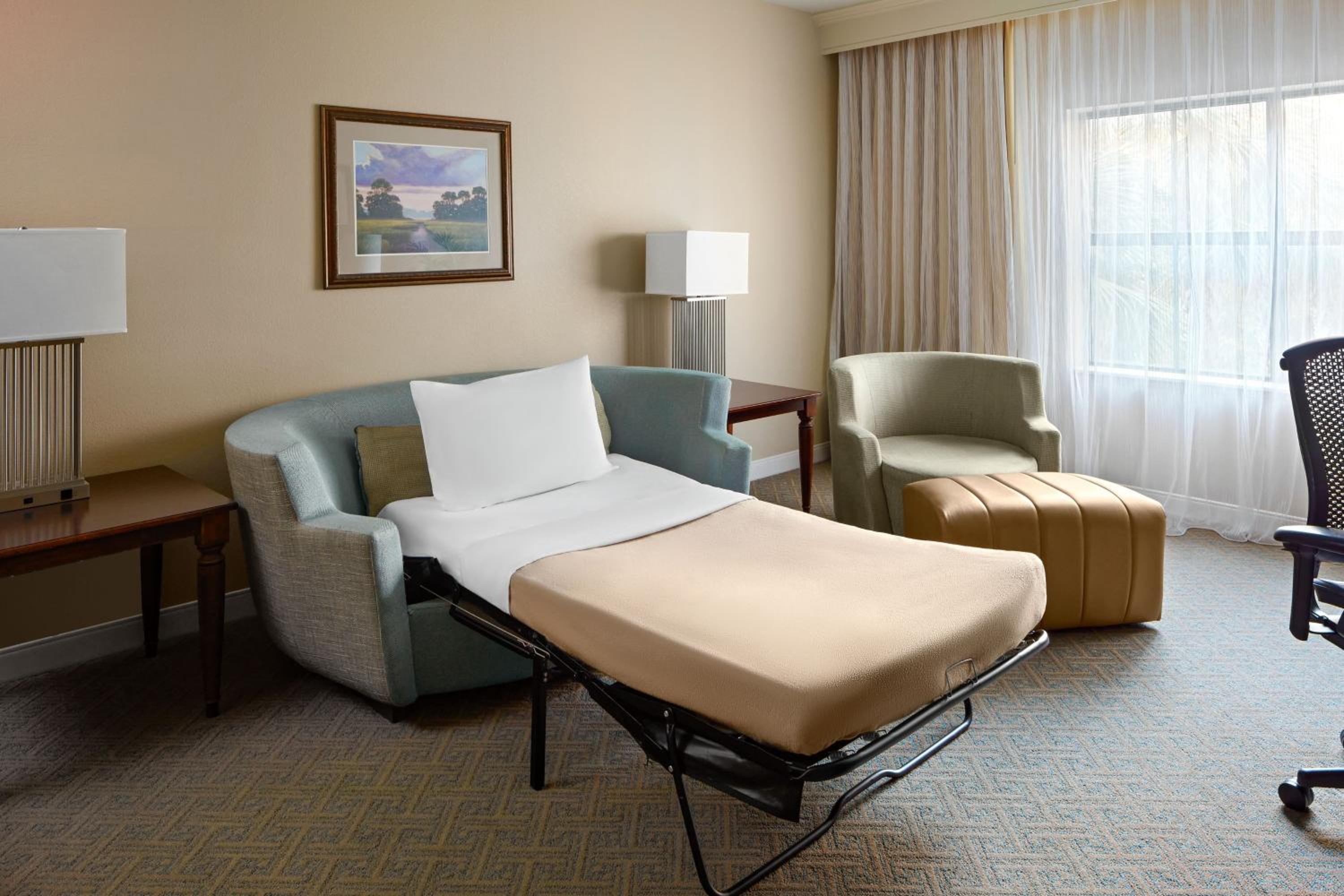 King Room with Sofa Bed - Photo 2