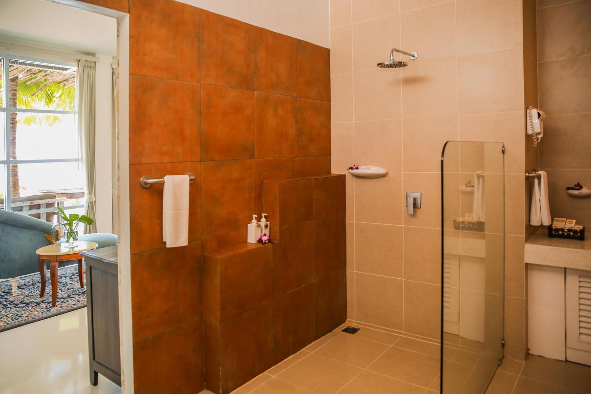 Luxury Beachfront Suite photo 2