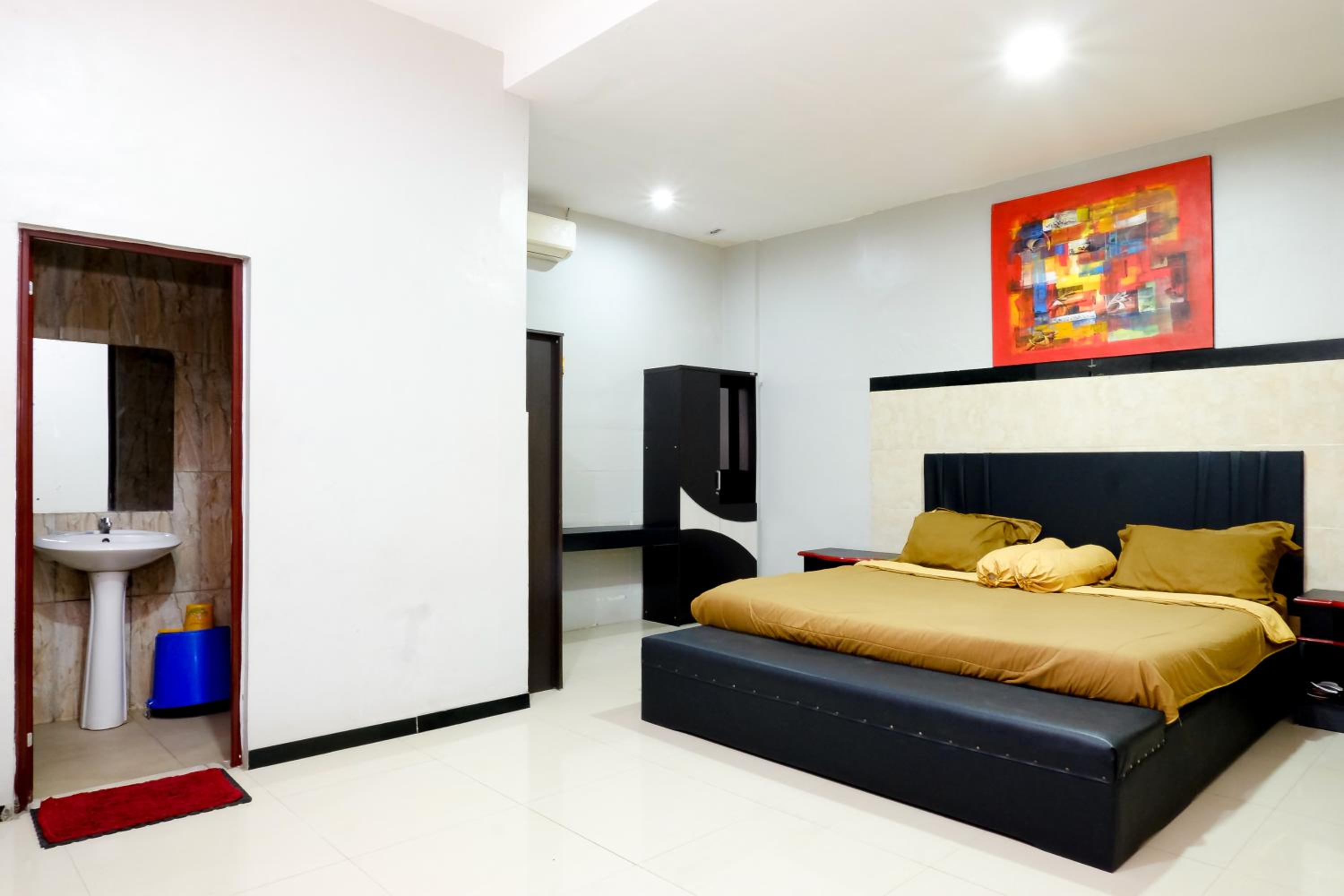 Deluxe King Room photo 3