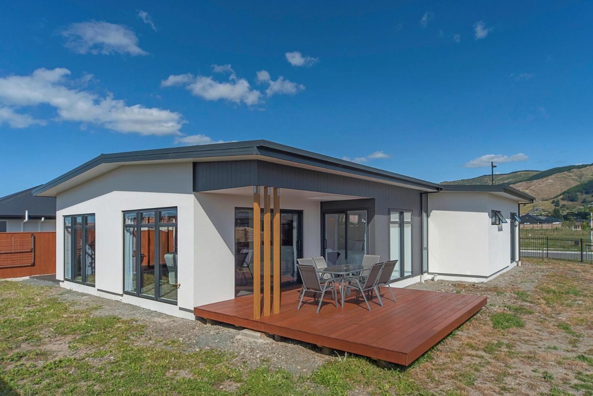 Three-Bedroom House photo 3