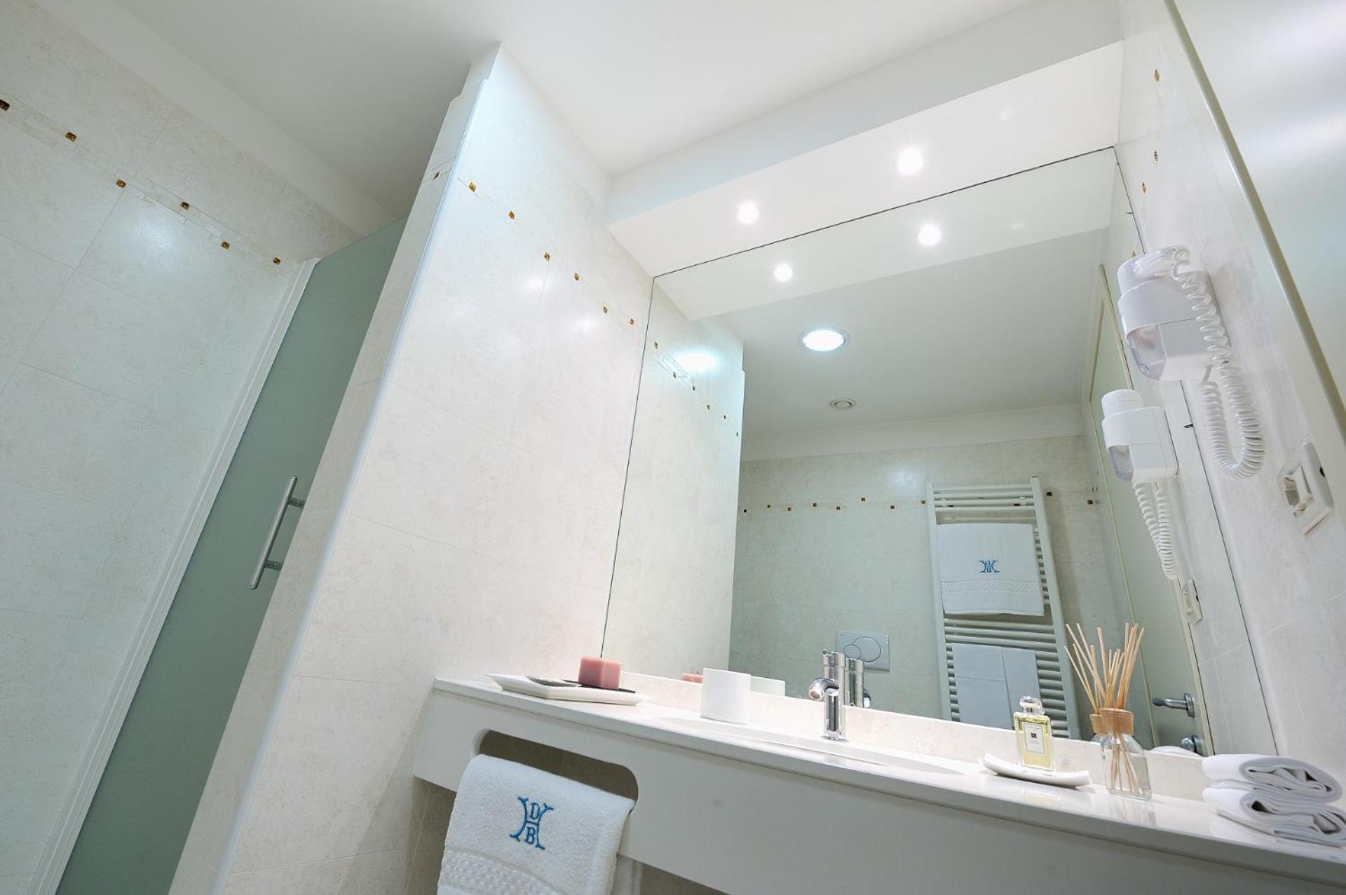 Double or Twin Room with Spa Access photo 2