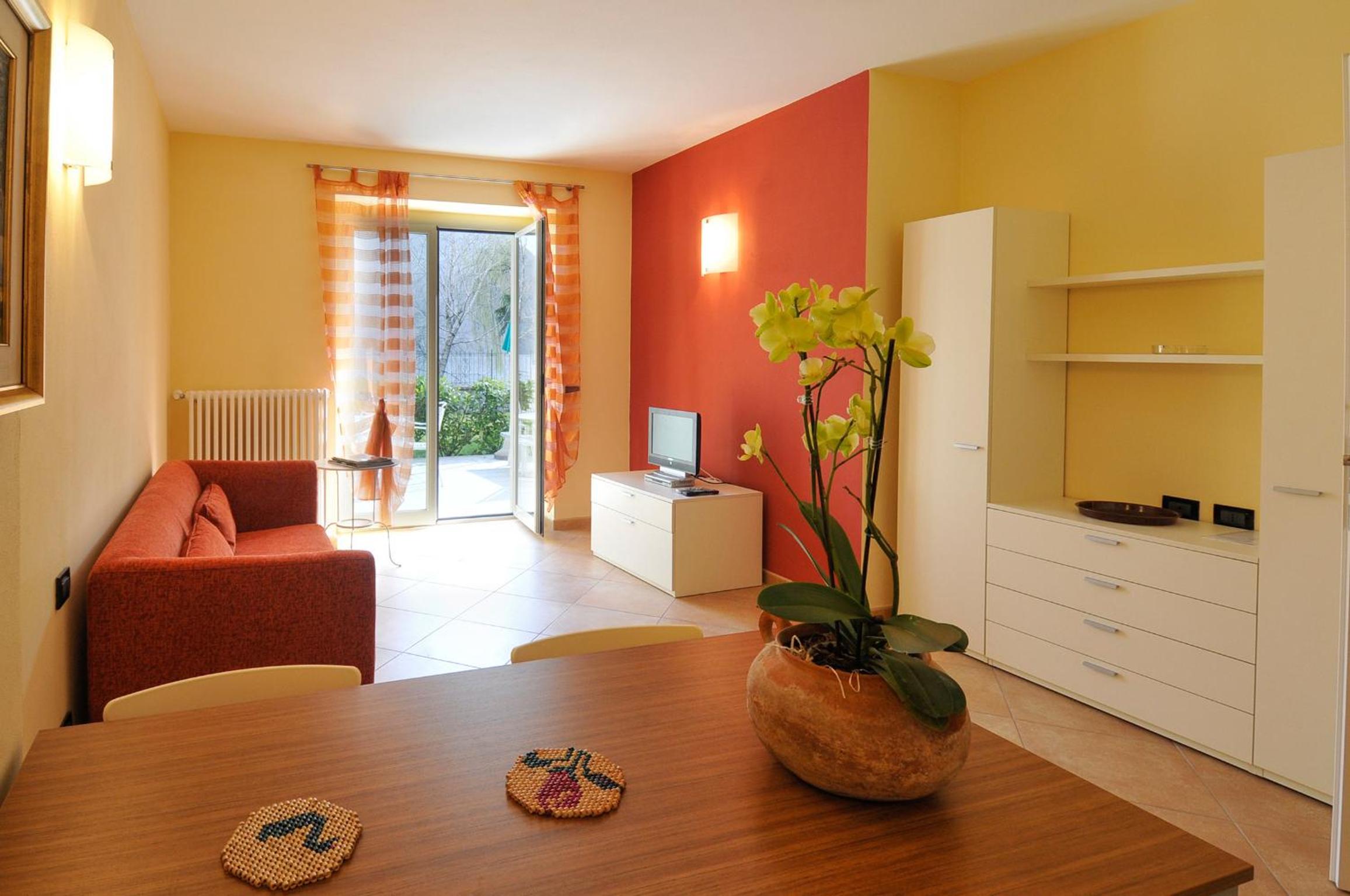 Apartment with Terrace - Photo 7