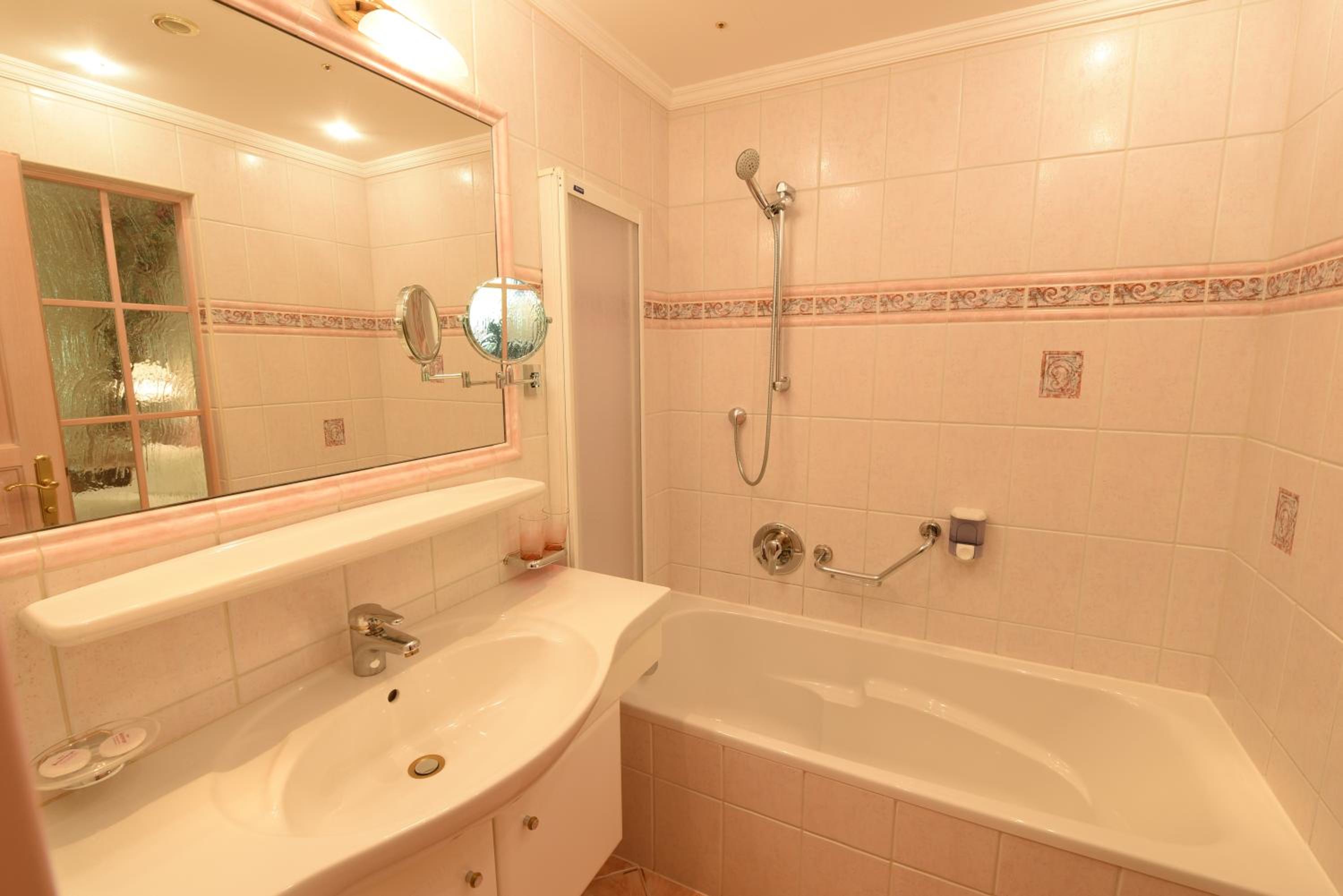 Double Room with Extra Bed - Photo 4