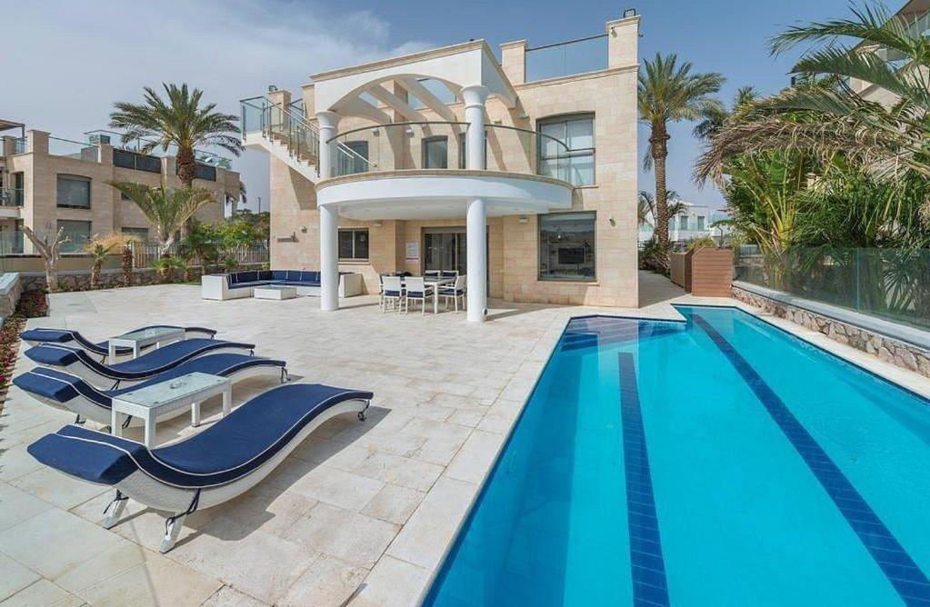 Villa photo 1