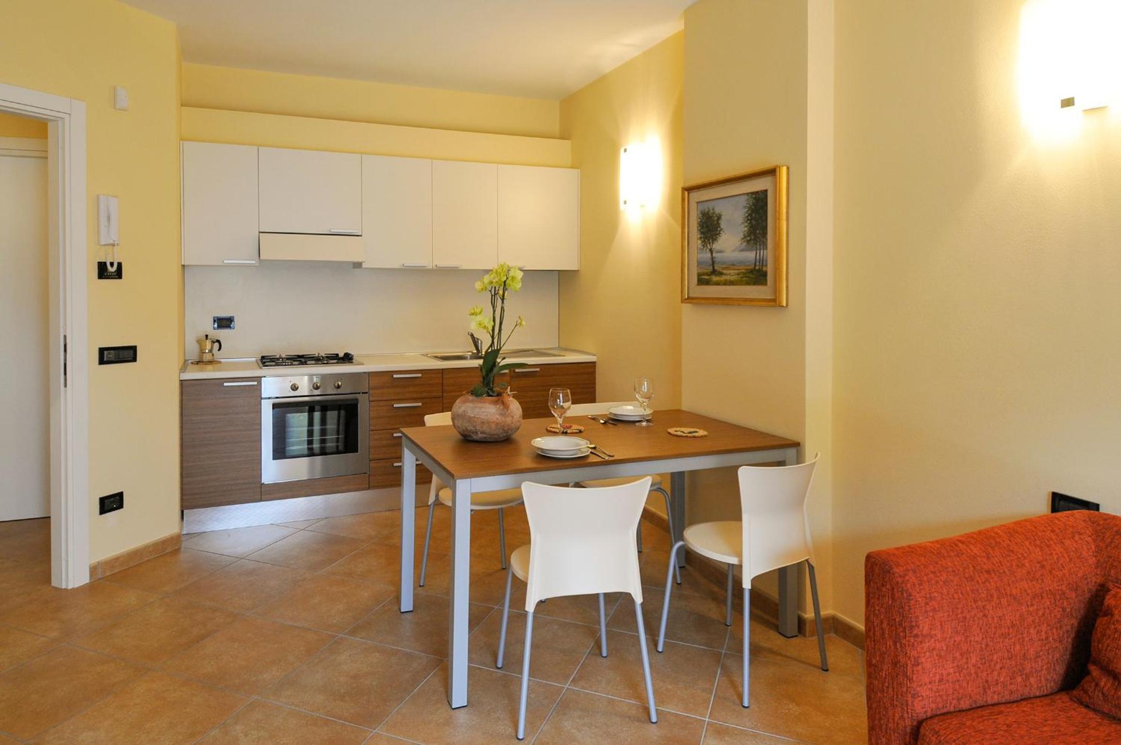 One-Bedroom Apartment with Lake View - Annex - Photo 5