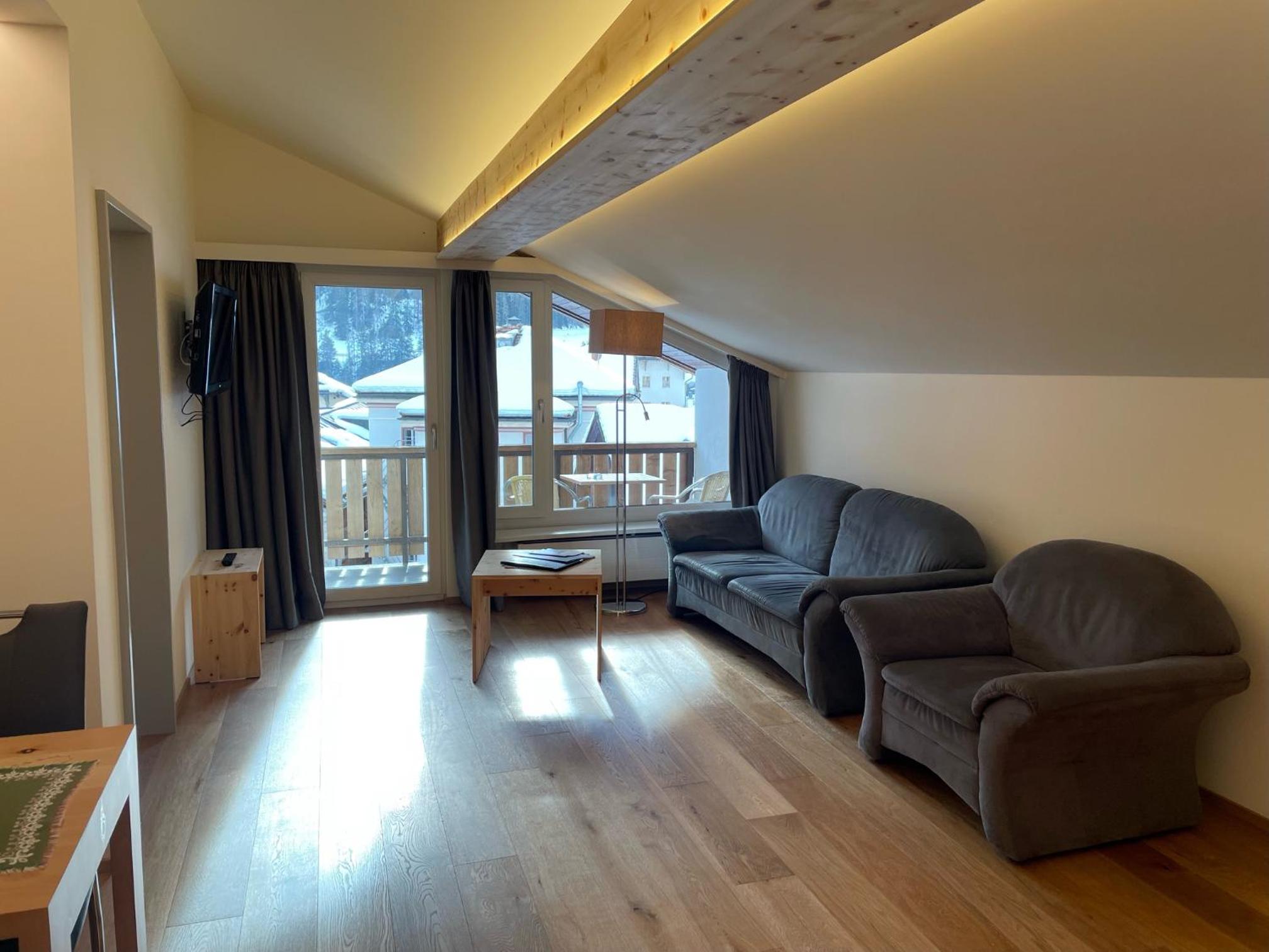 Apartment photo 2