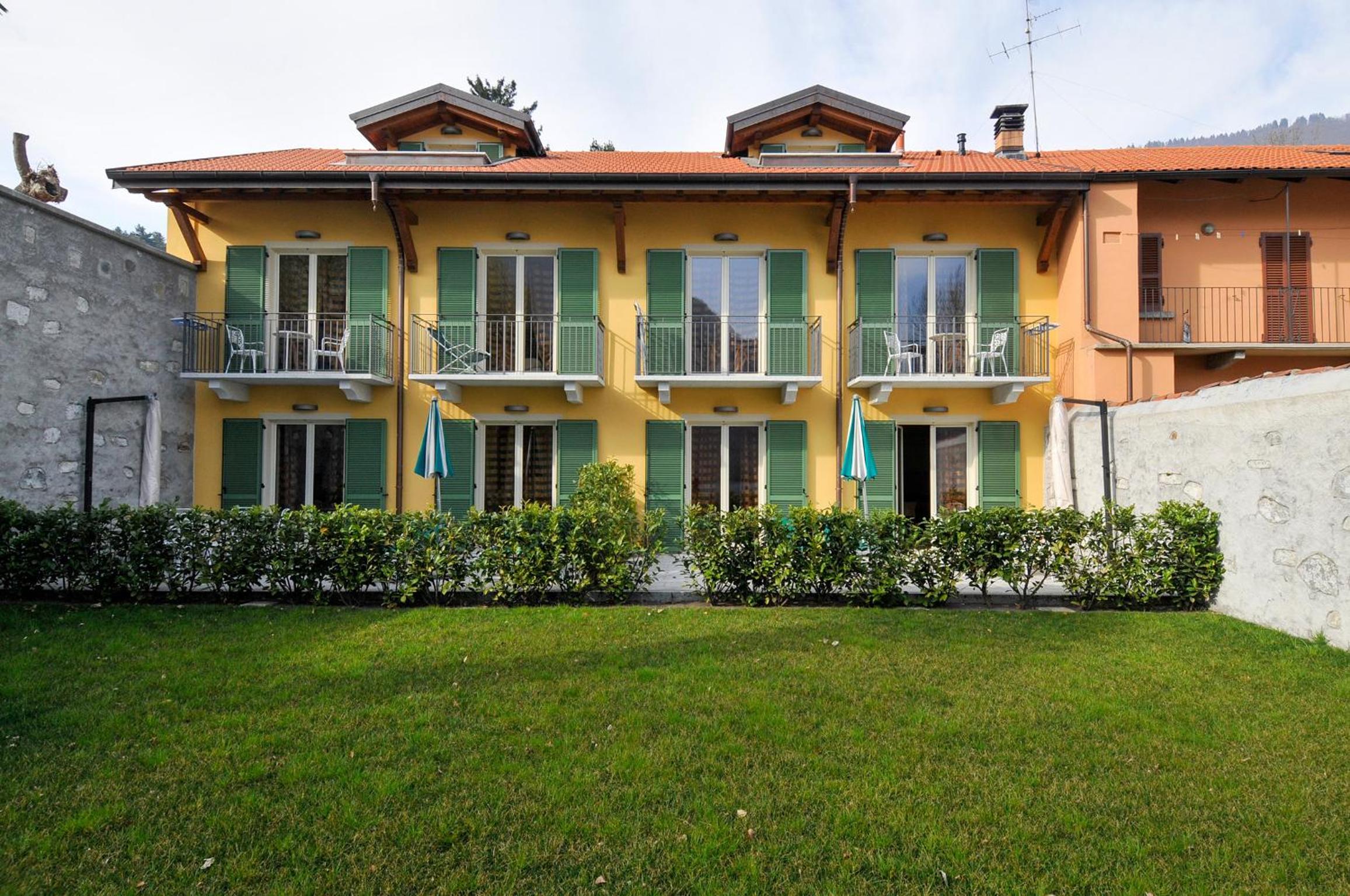 Apartment with Terrace - Photo 8