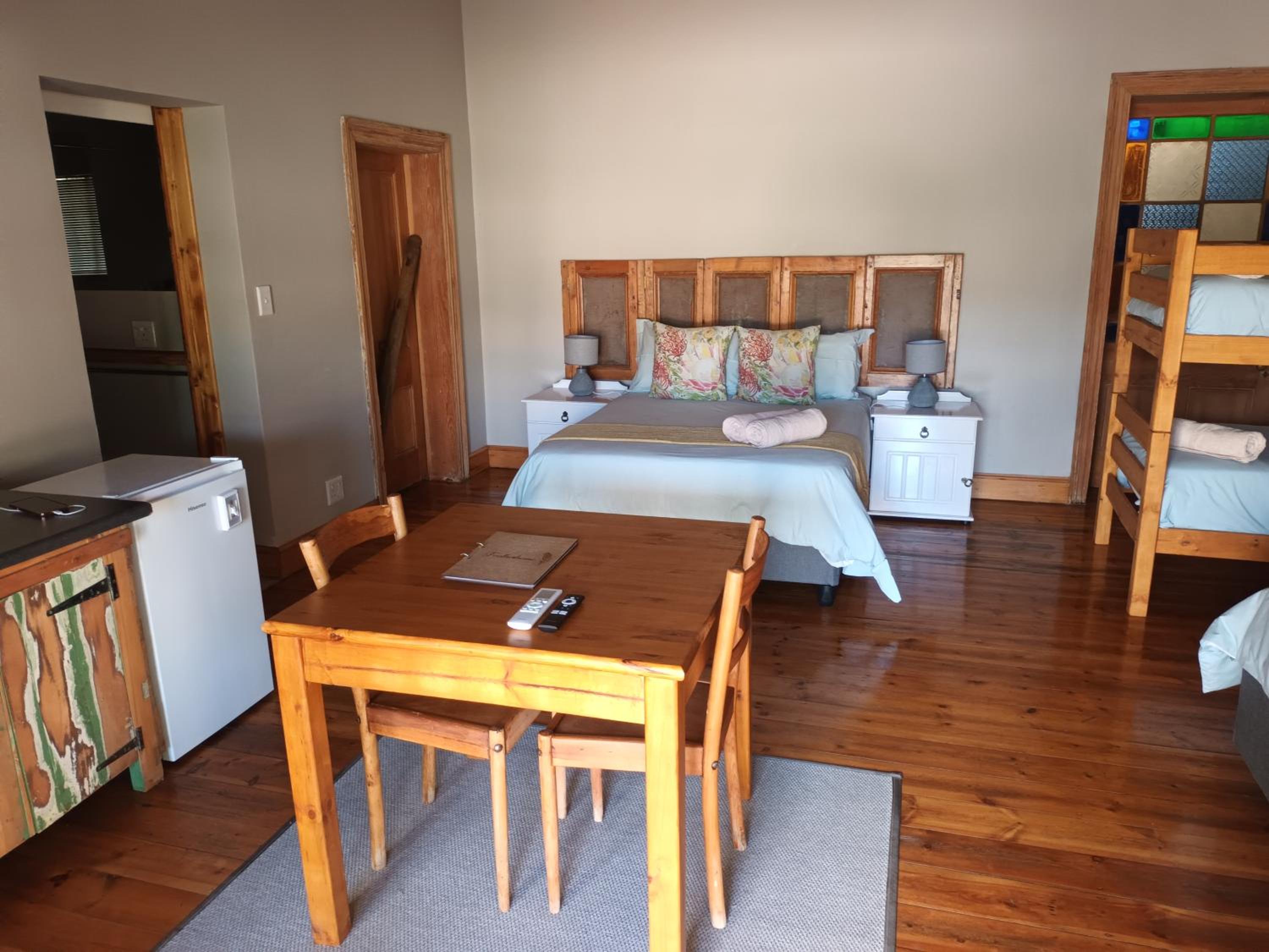 Family Room with Private Bathroom photo 3