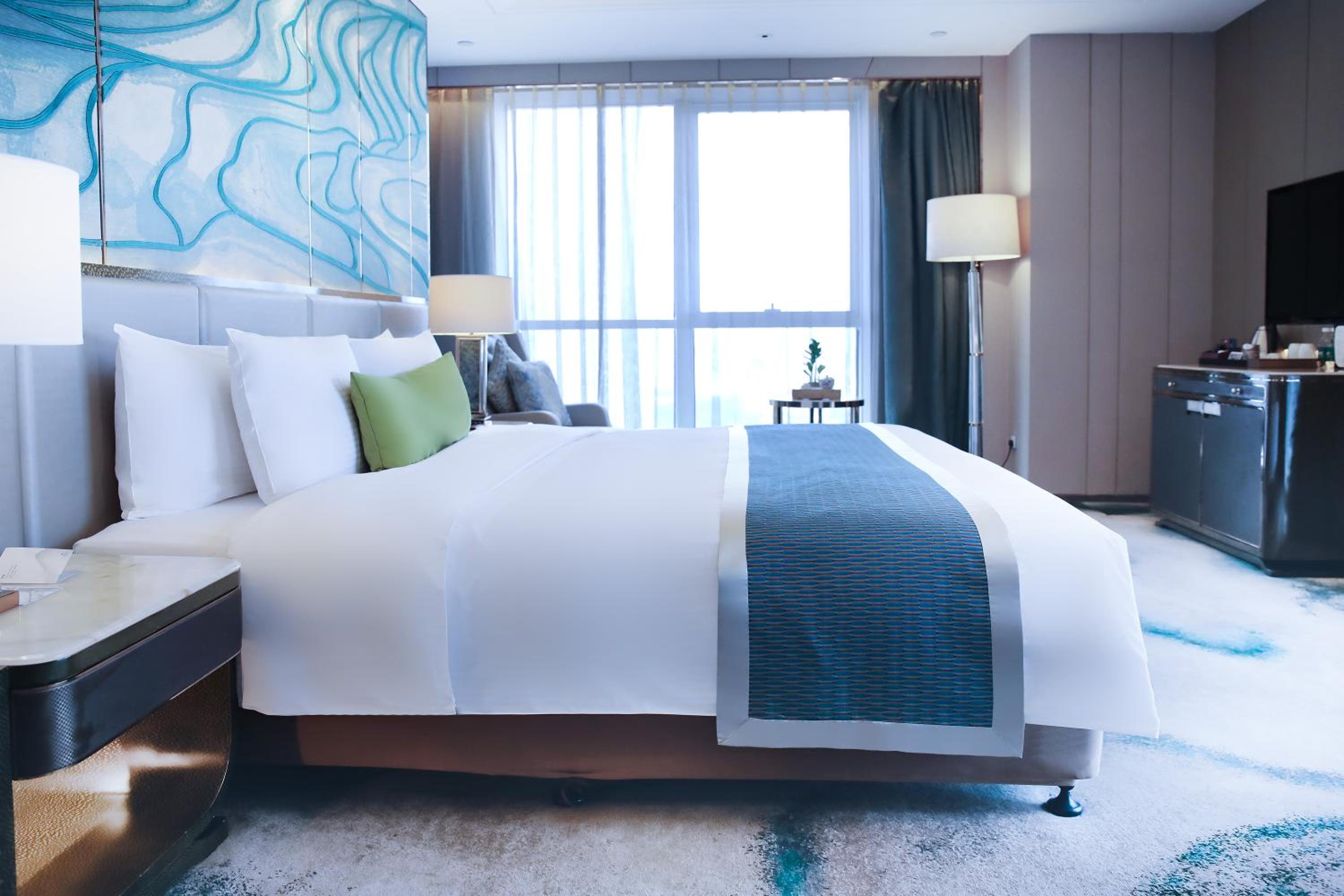 Primier Deluxe King Room photo 1