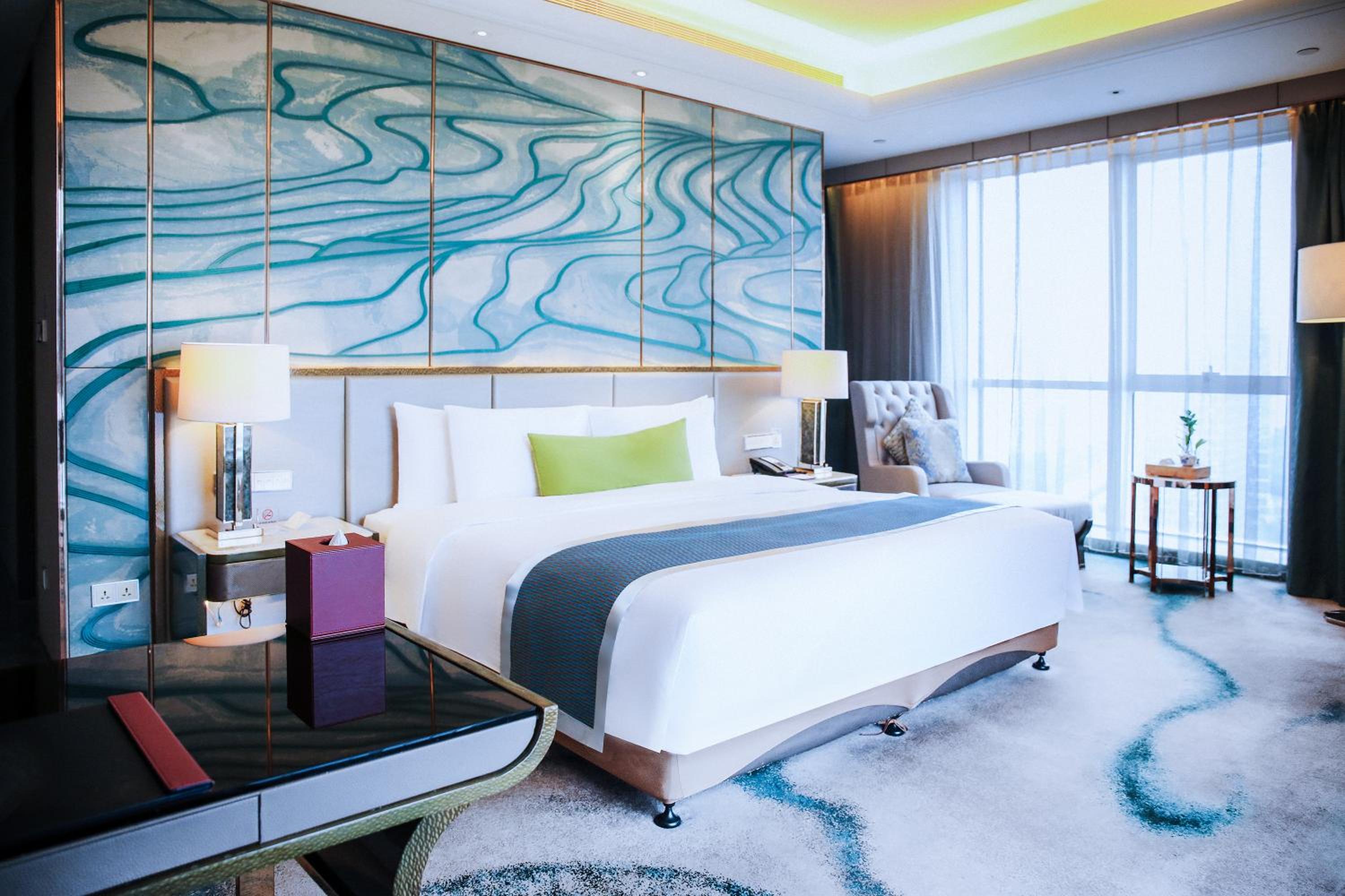 Primier Deluxe King Room photo 2