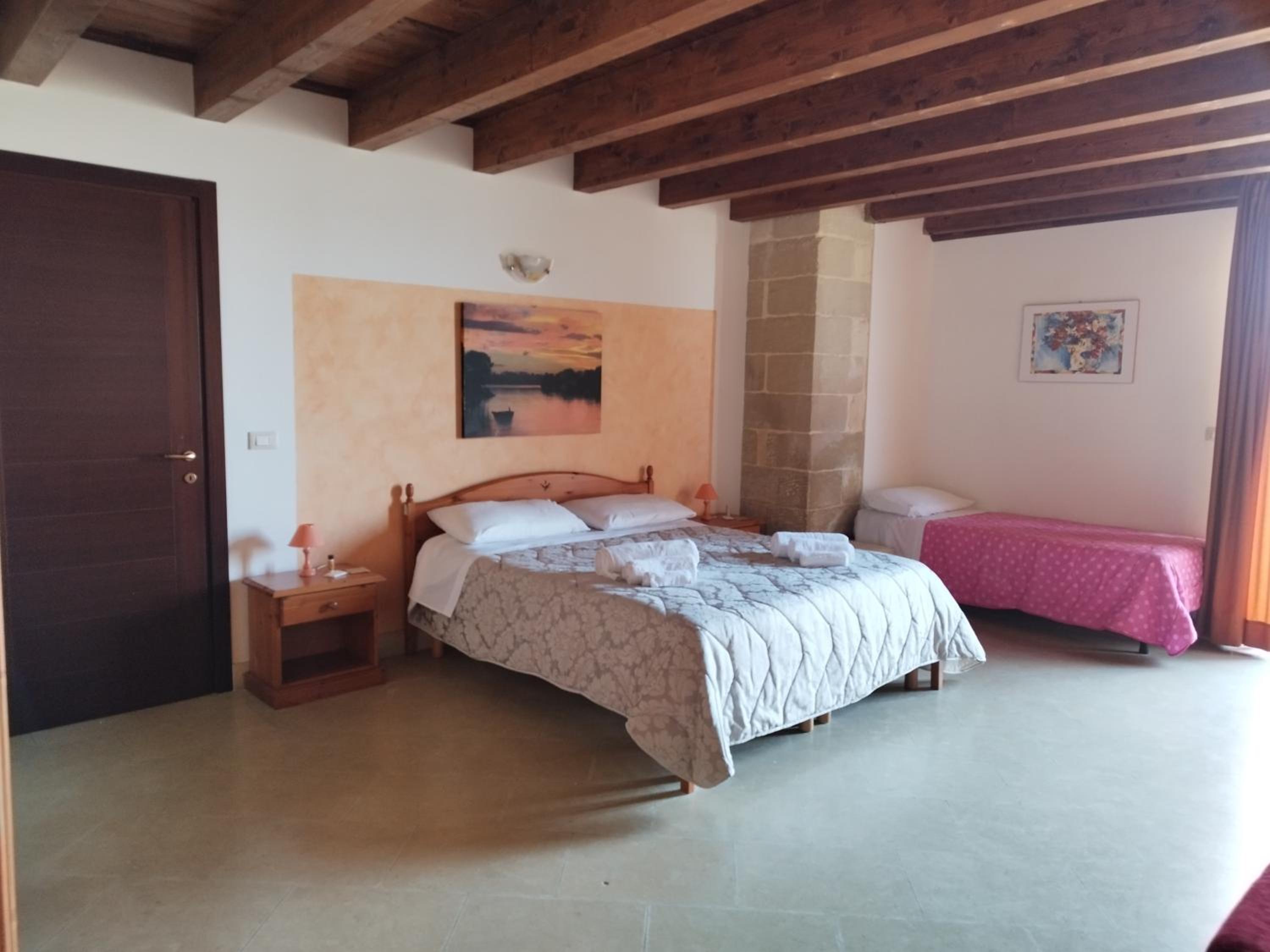 Double or Twin Room - Photo 5