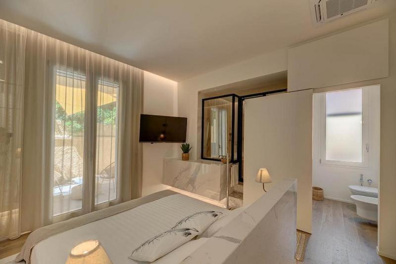 Double Room with Spa Bath - Photo 33
