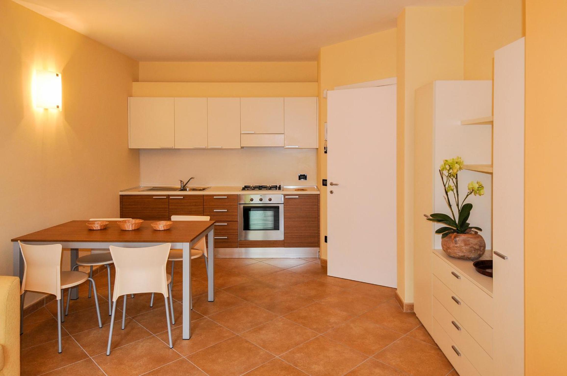 Apartment with Terrace - Photo 6