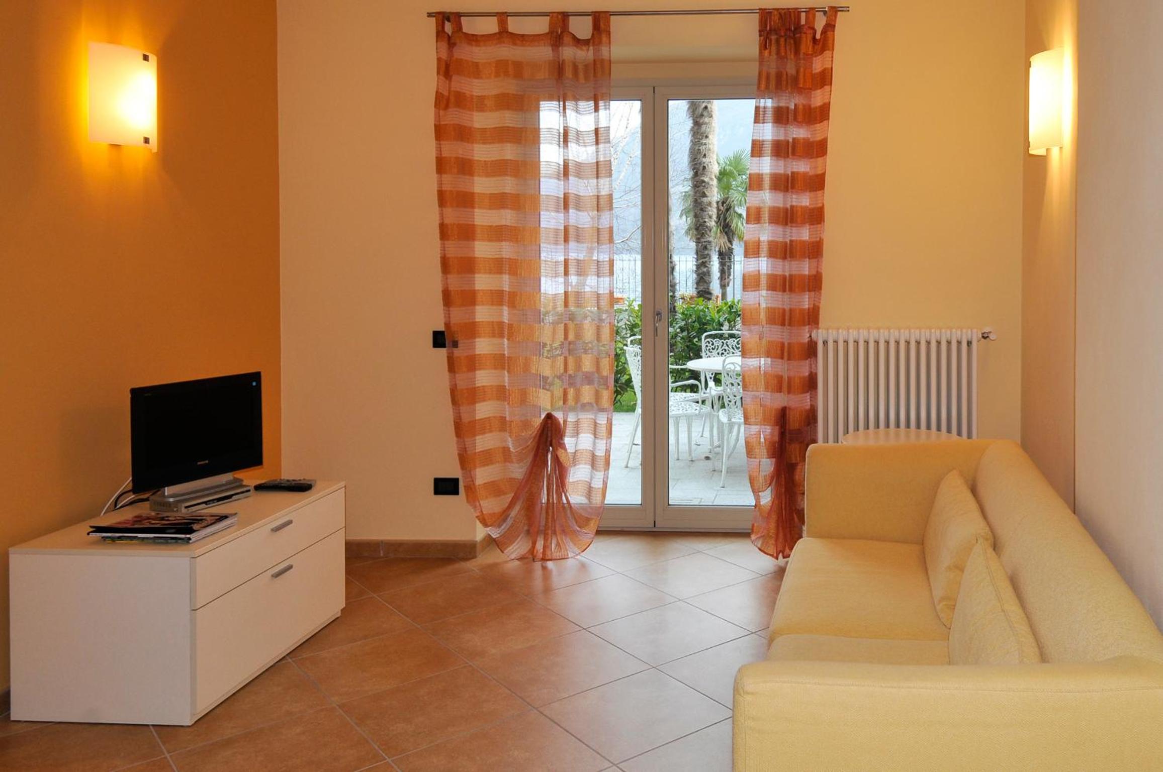 Apartment with Terrace - Photo 5