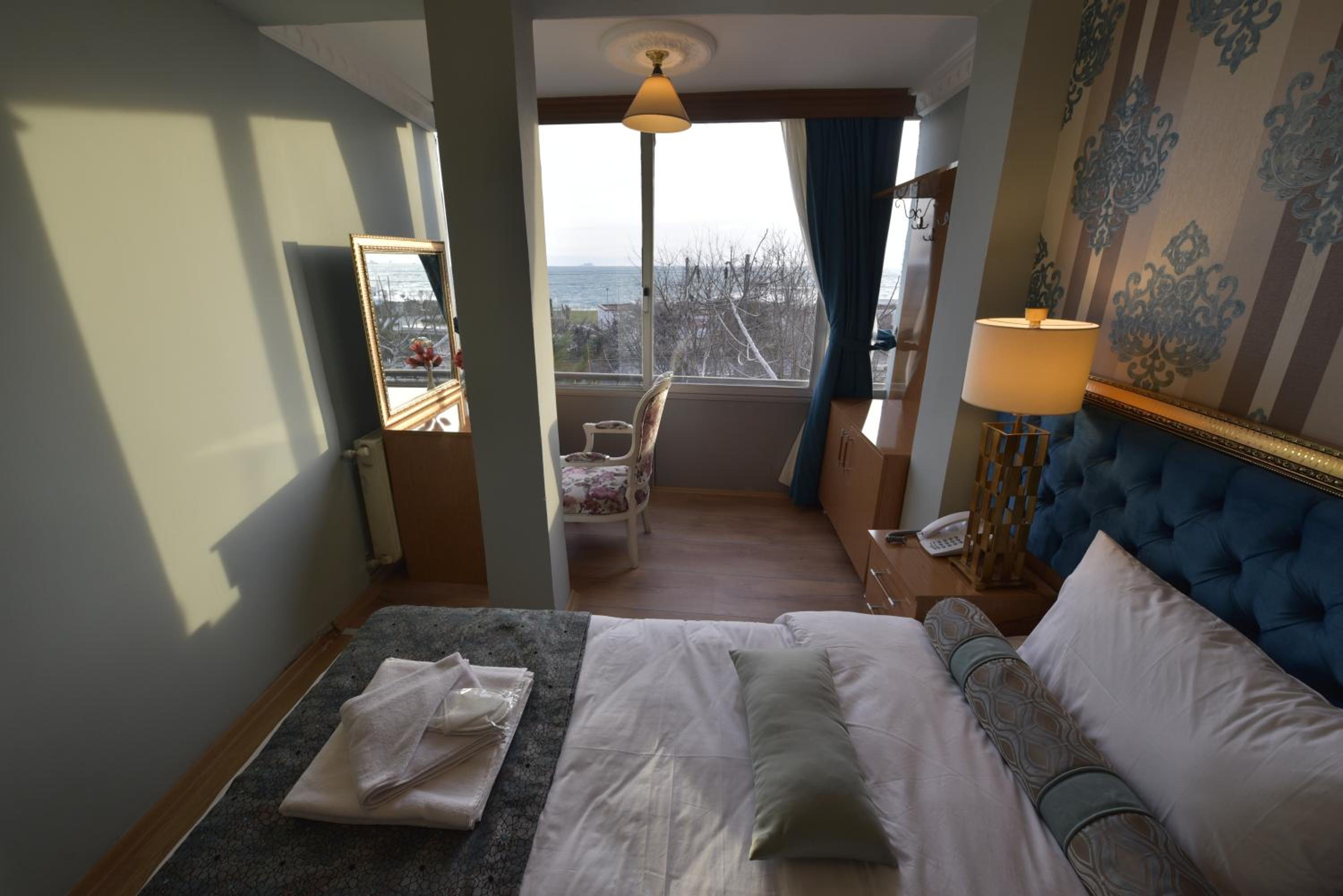 Large Double Room photo 1