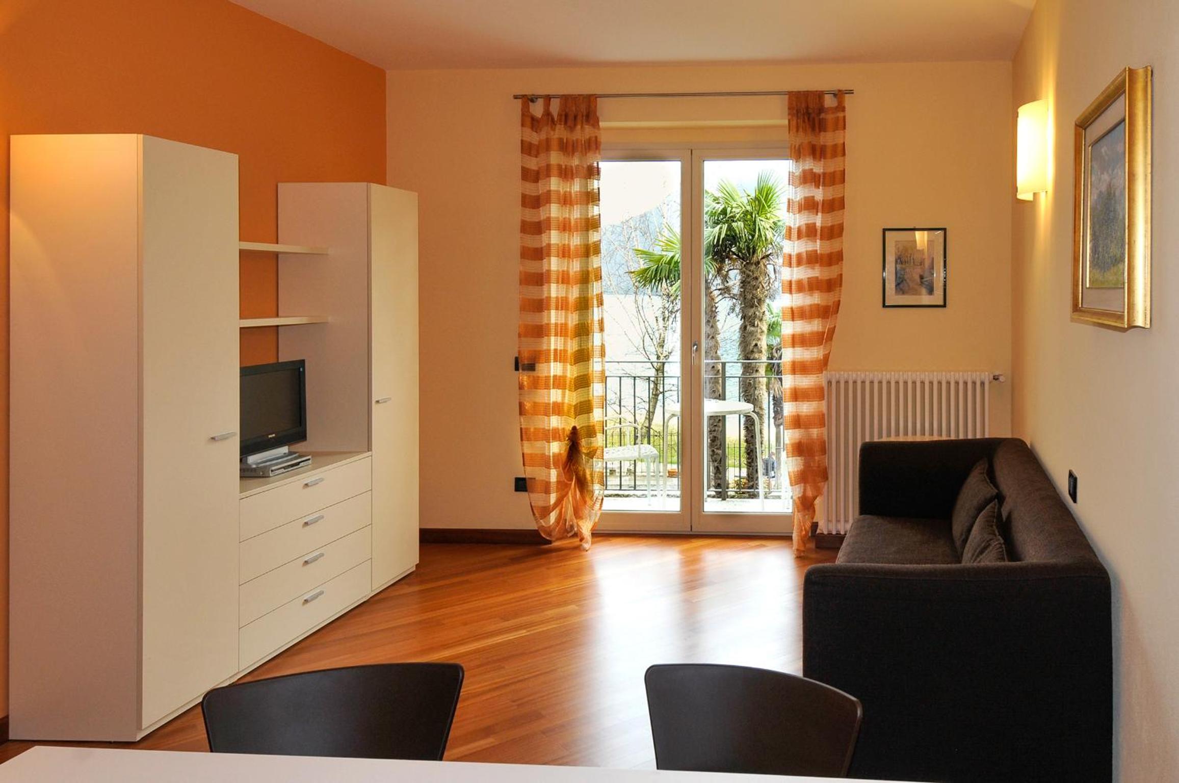 One-Bedroom Apartment with Lake View - Annex - Photo 9
