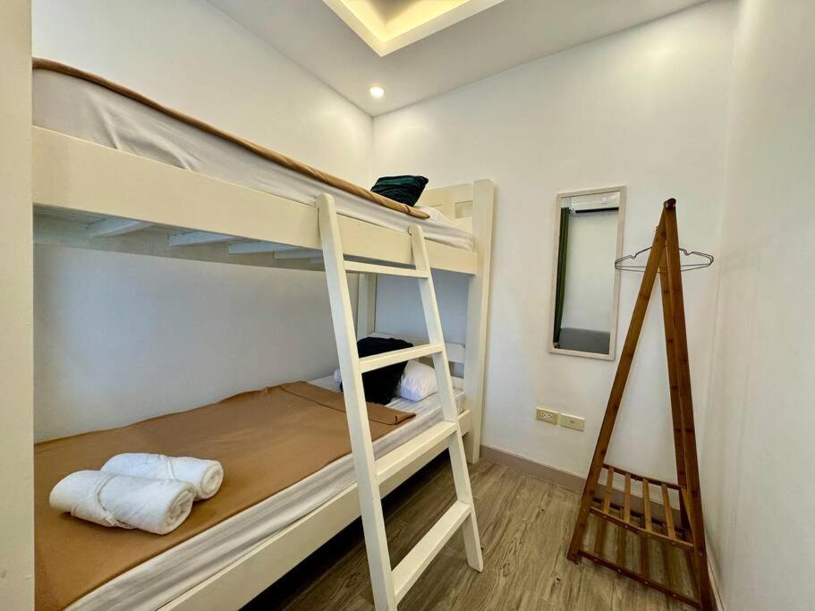 Three-Bedroom House photo 2