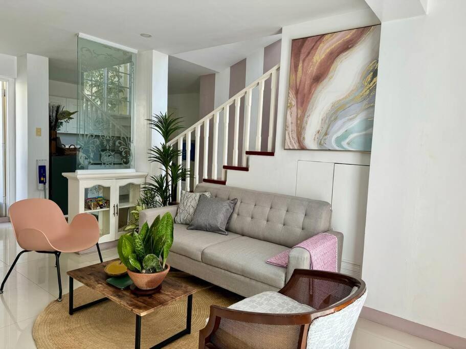 Three-Bedroom House photo 3