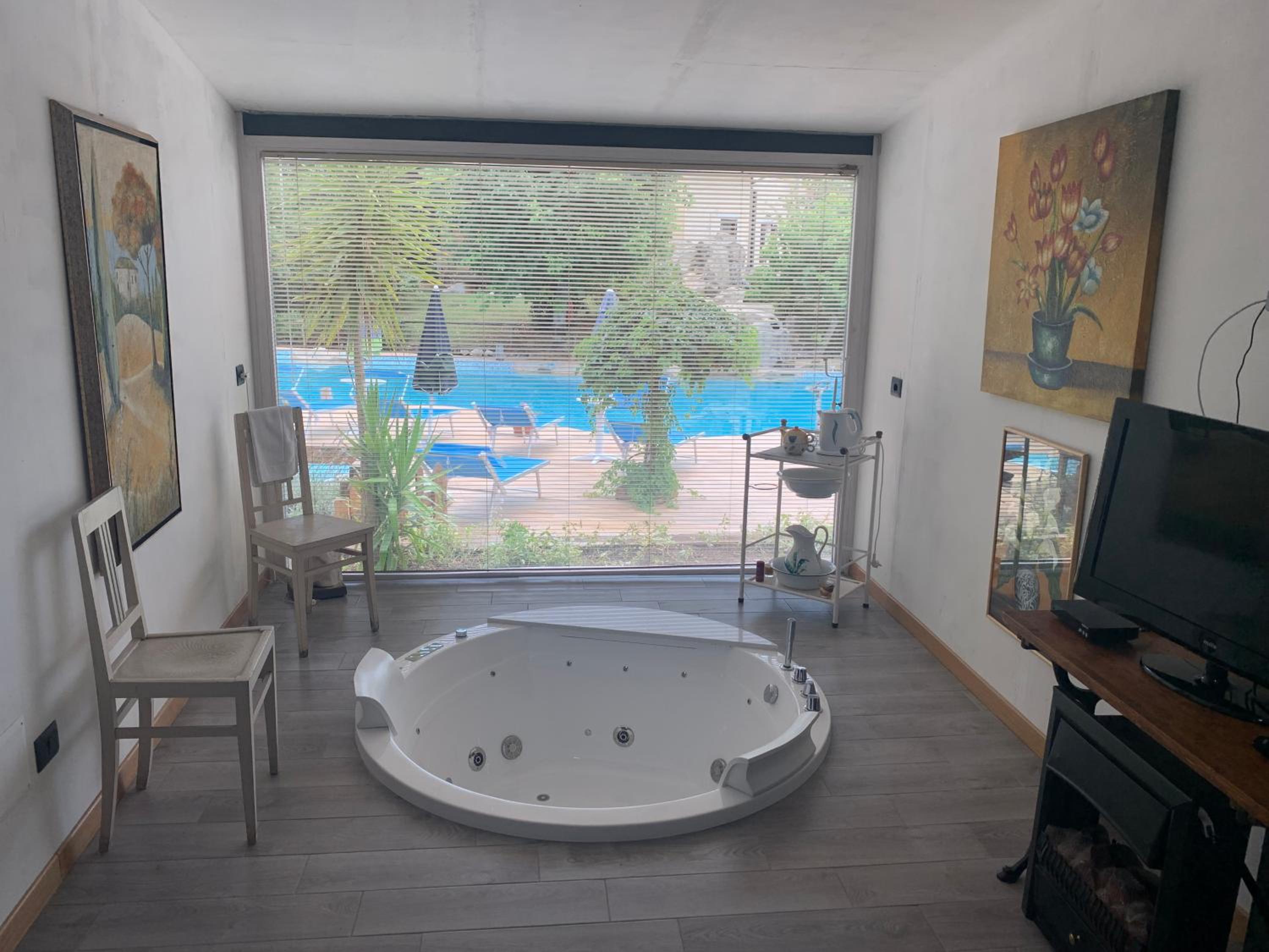 Junior Suite with Pool View photo 3