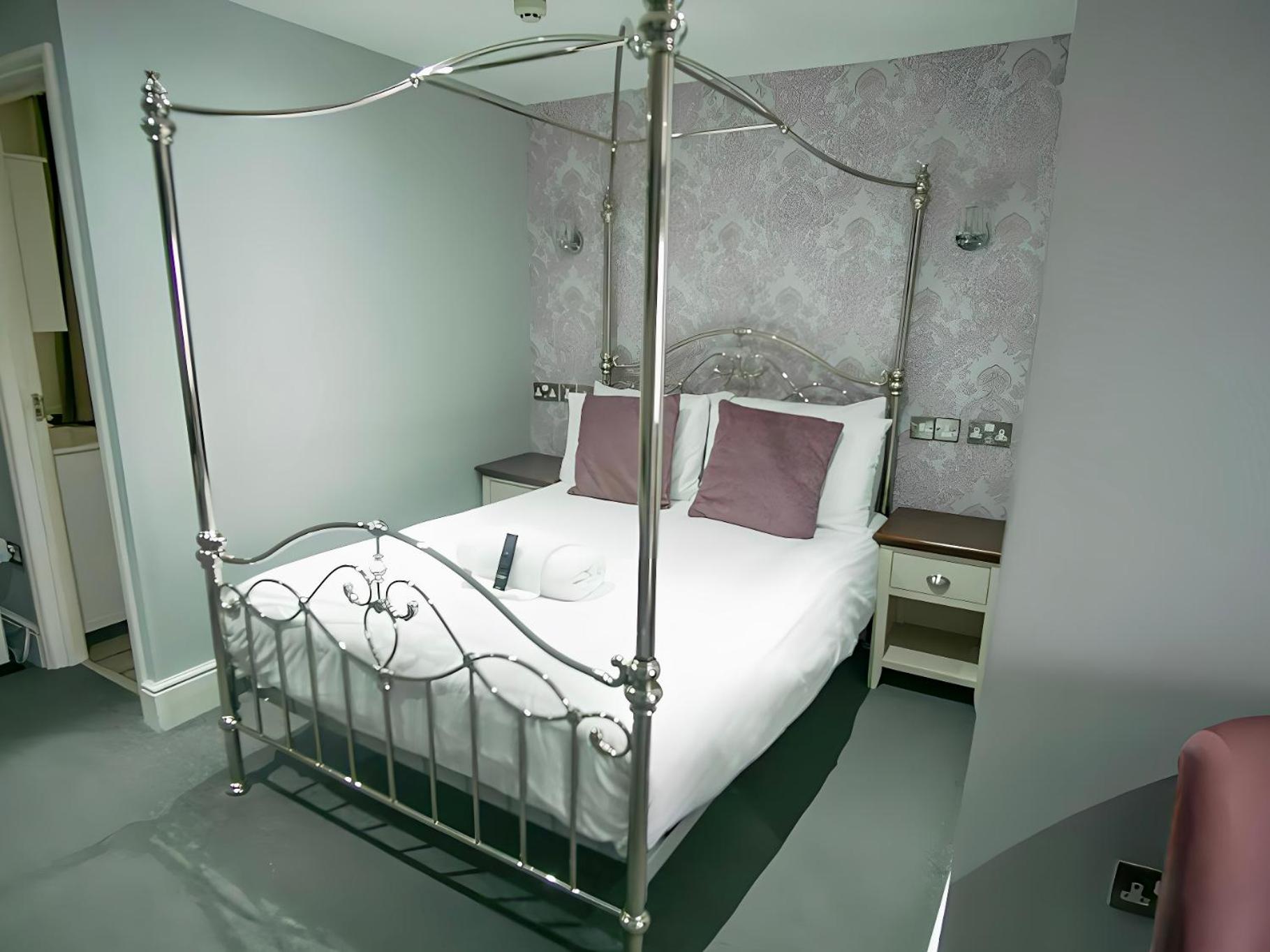 Double Room - Photo 6