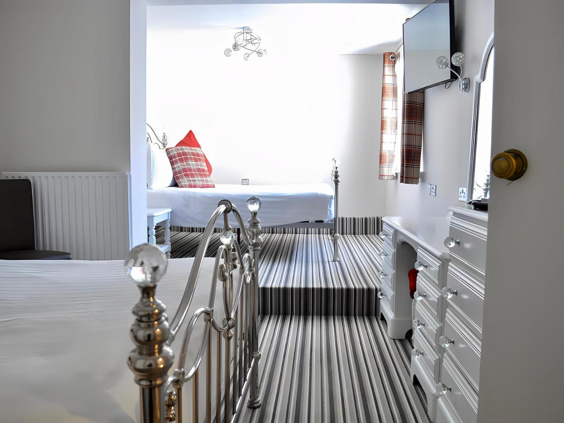 Family Room - Photo 8