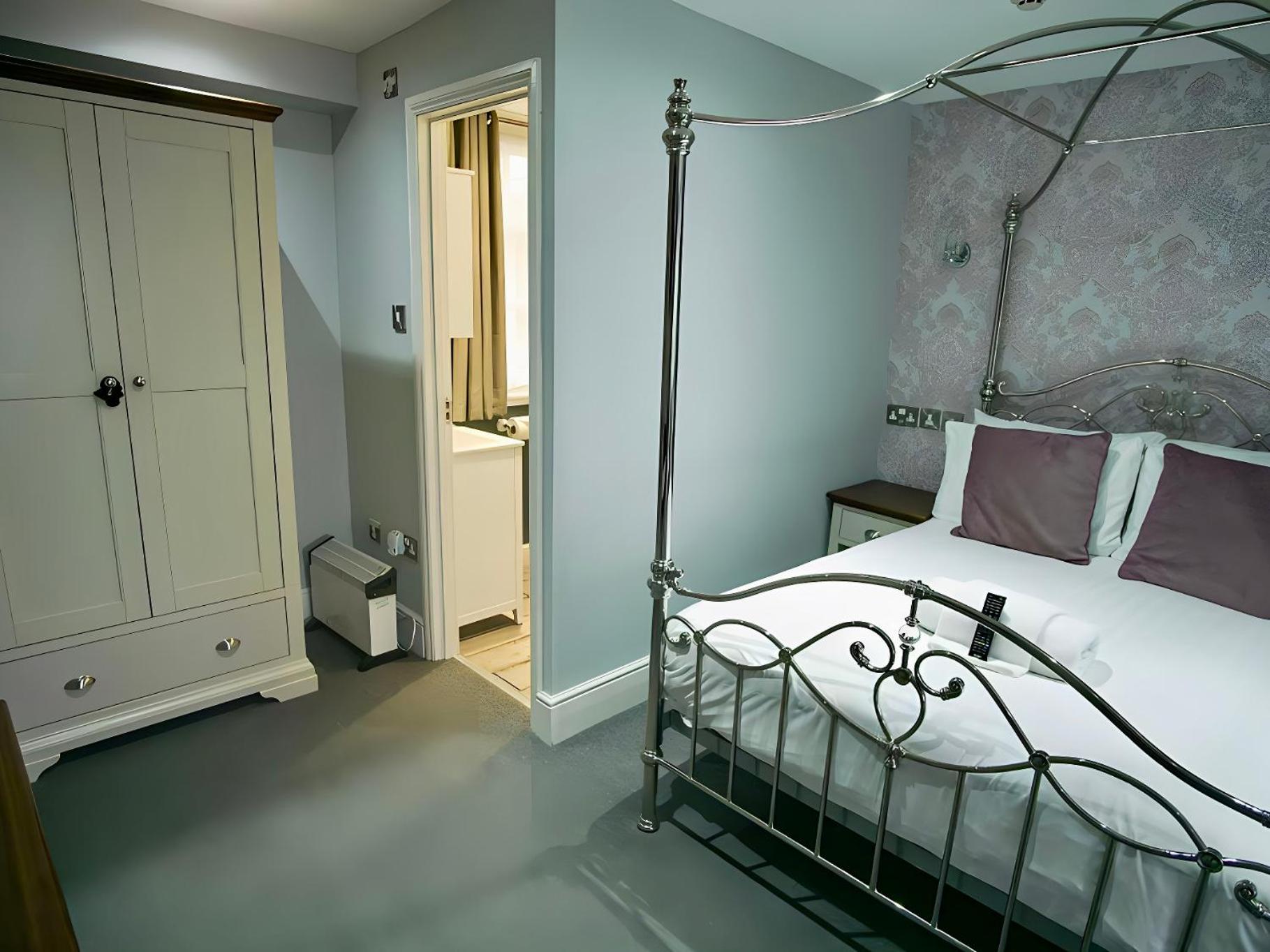 Double Room - Photo 8
