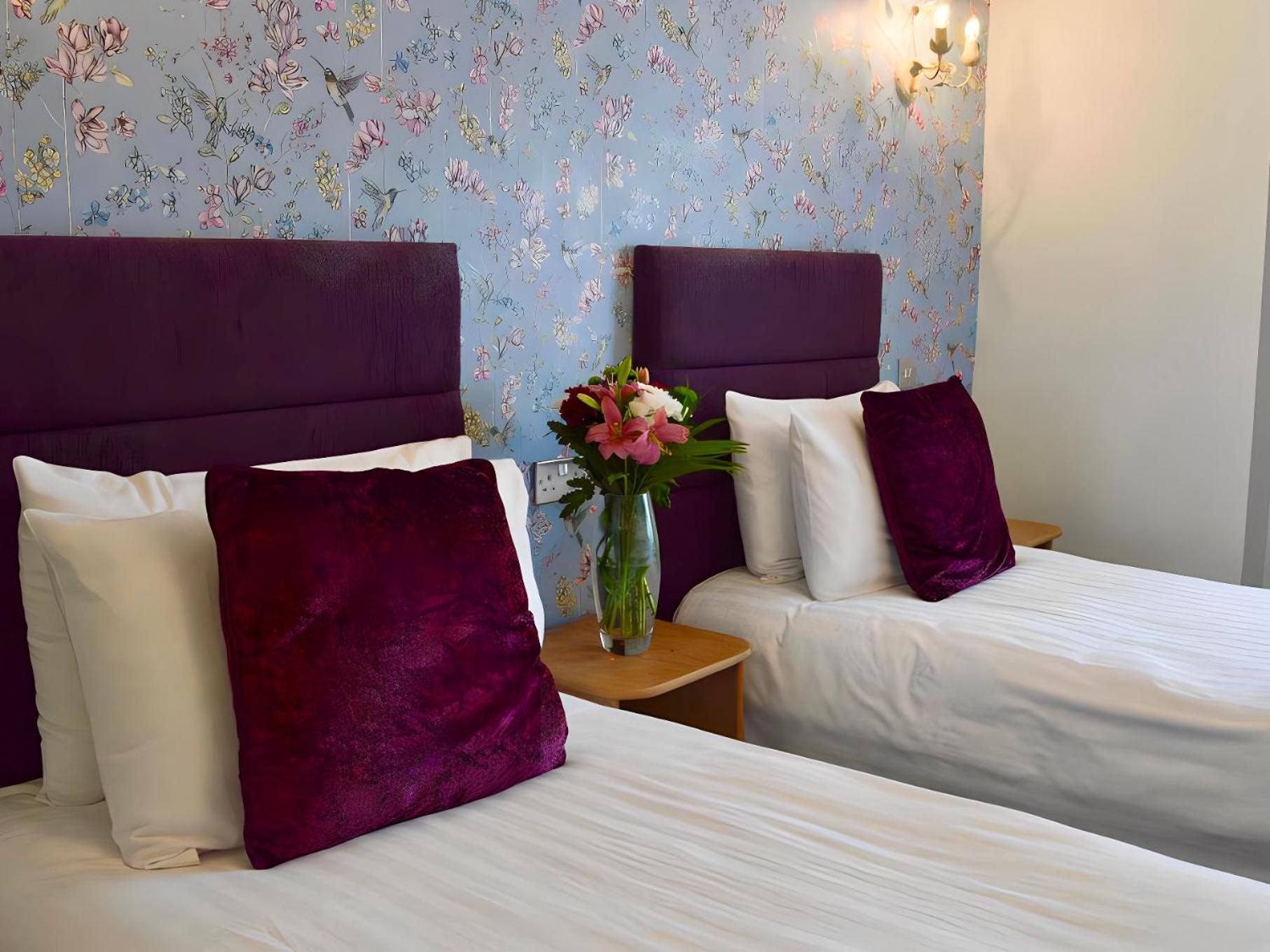 Twin Room - Photo 3