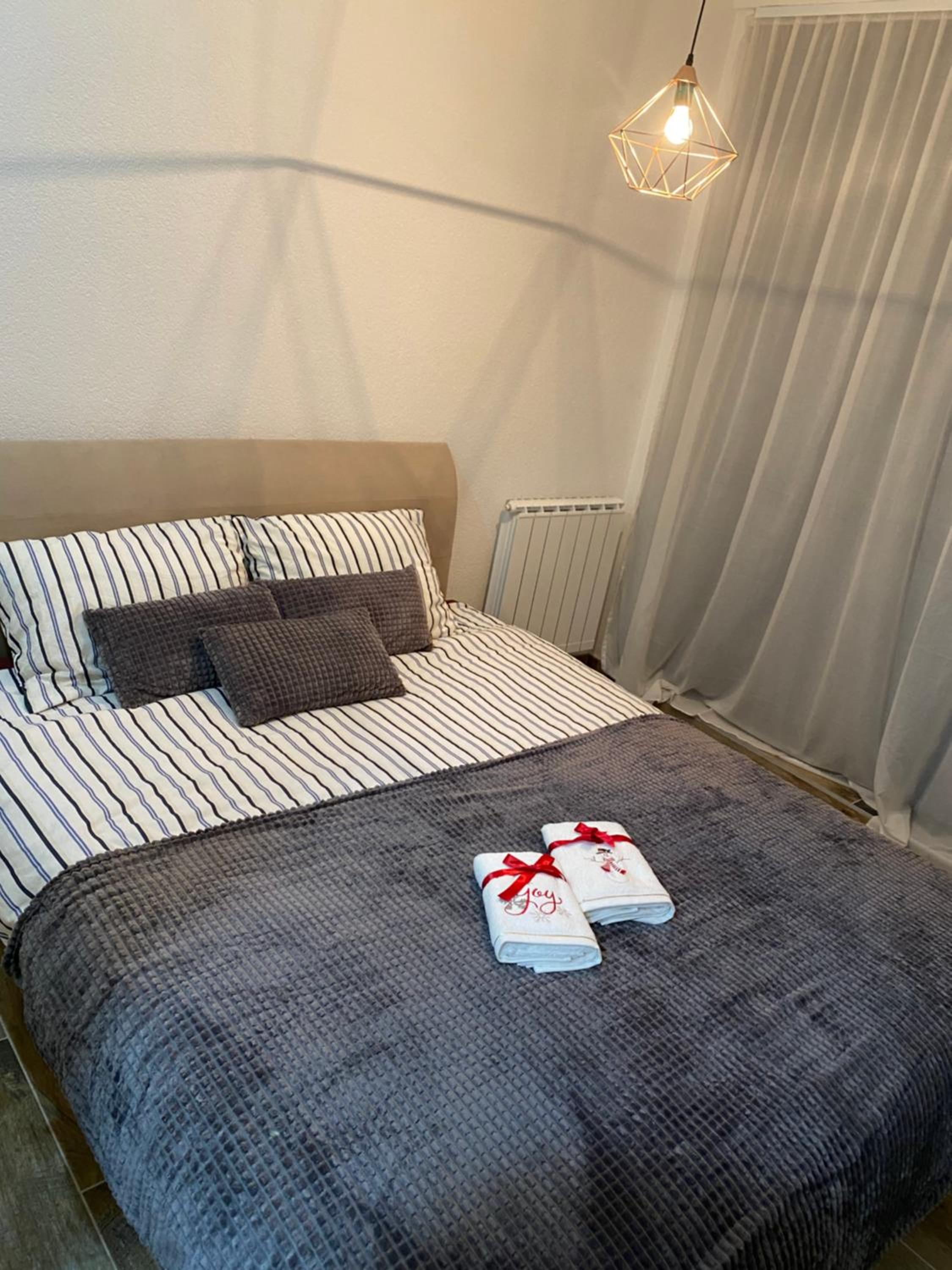 Single Bed In Dormitory Room photo 1