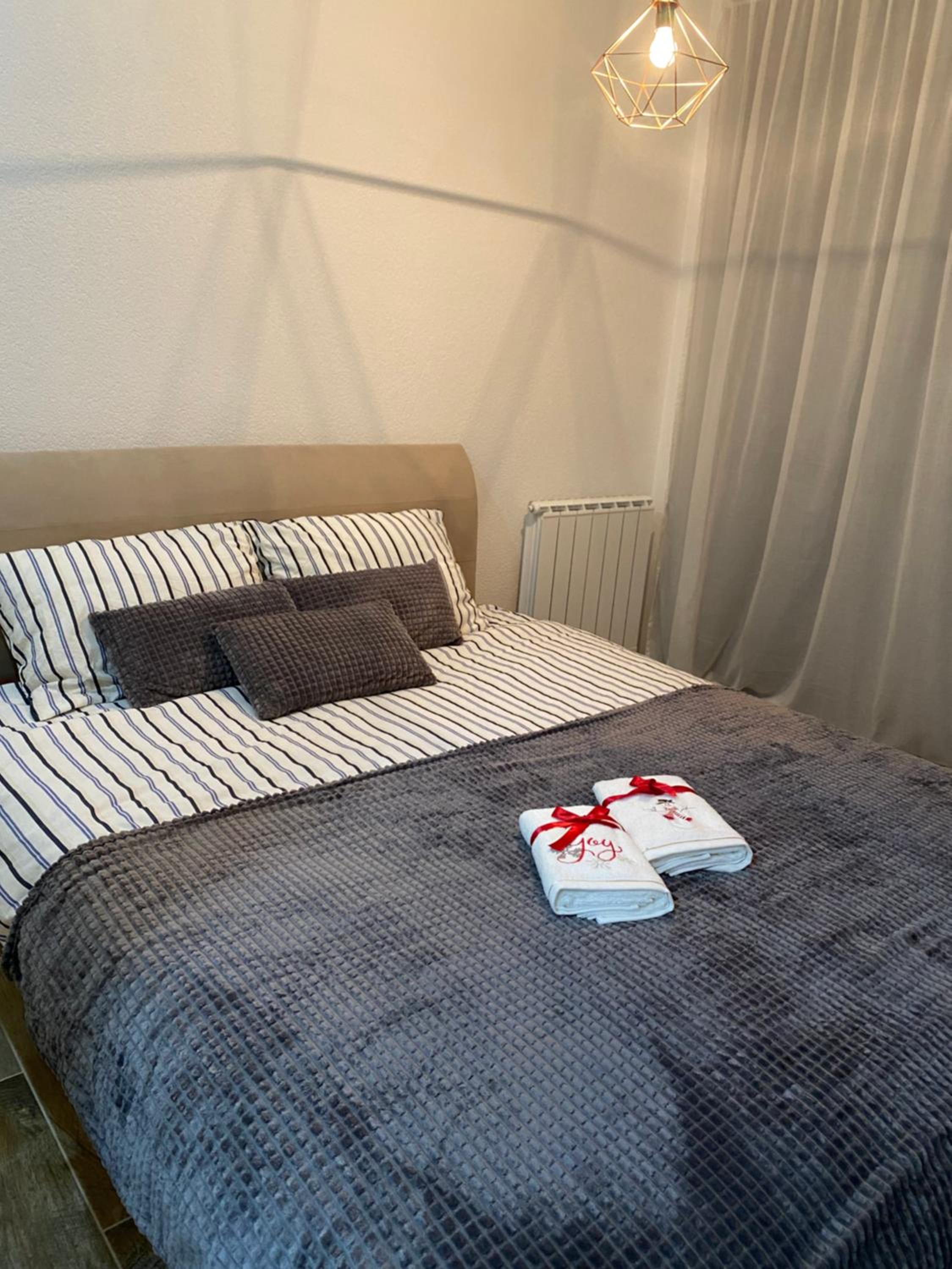 Single Bed In Dormitory Room photo 3