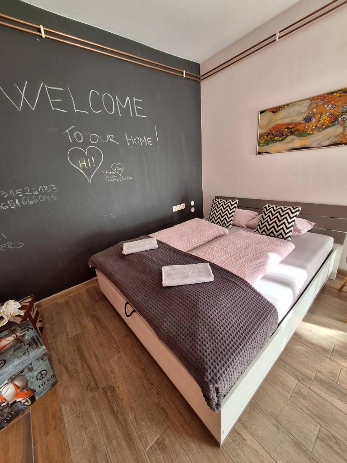 Apartment with Terrace - Photo 11