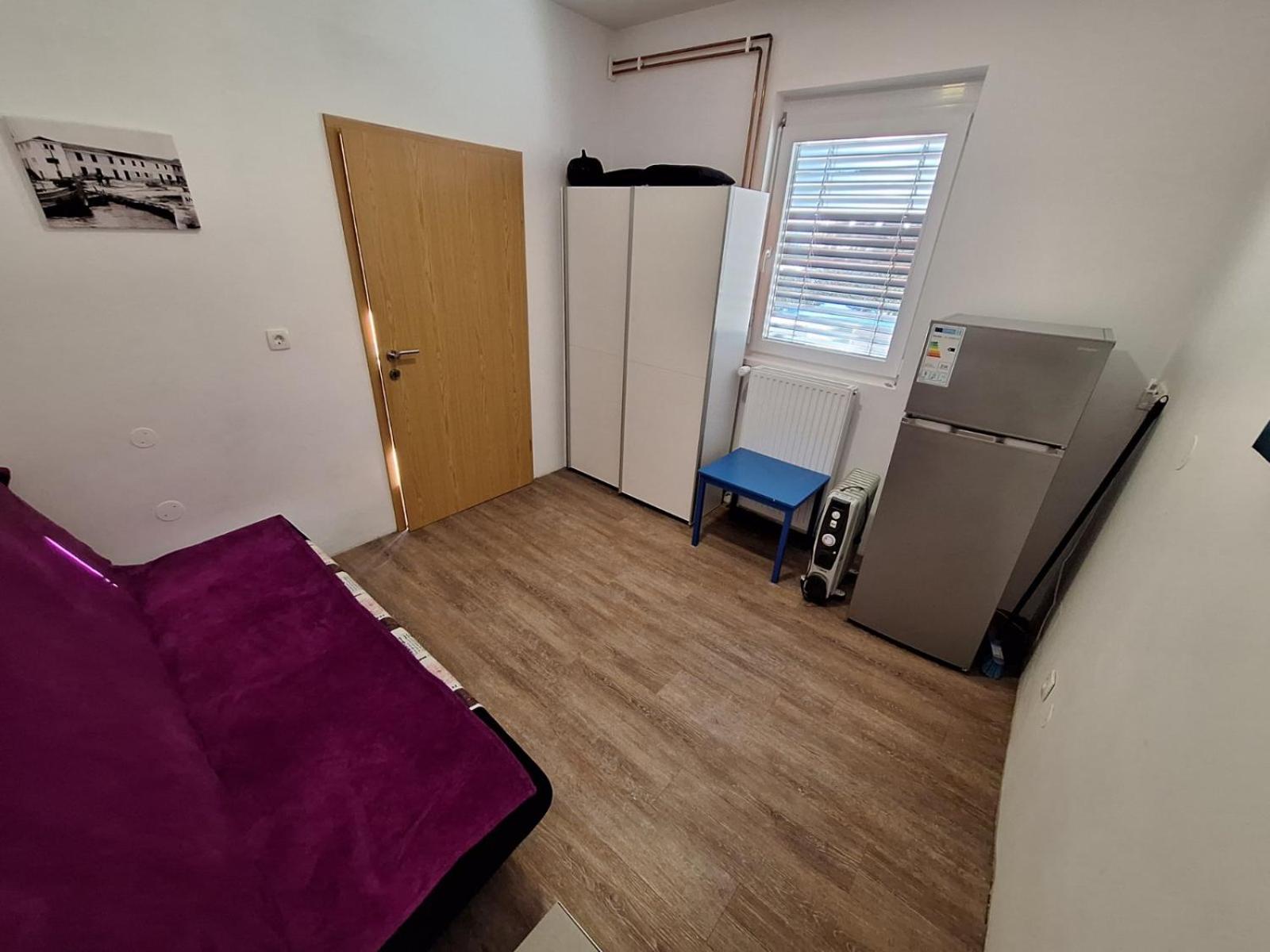 Apartment with Terrace - Photo 15
