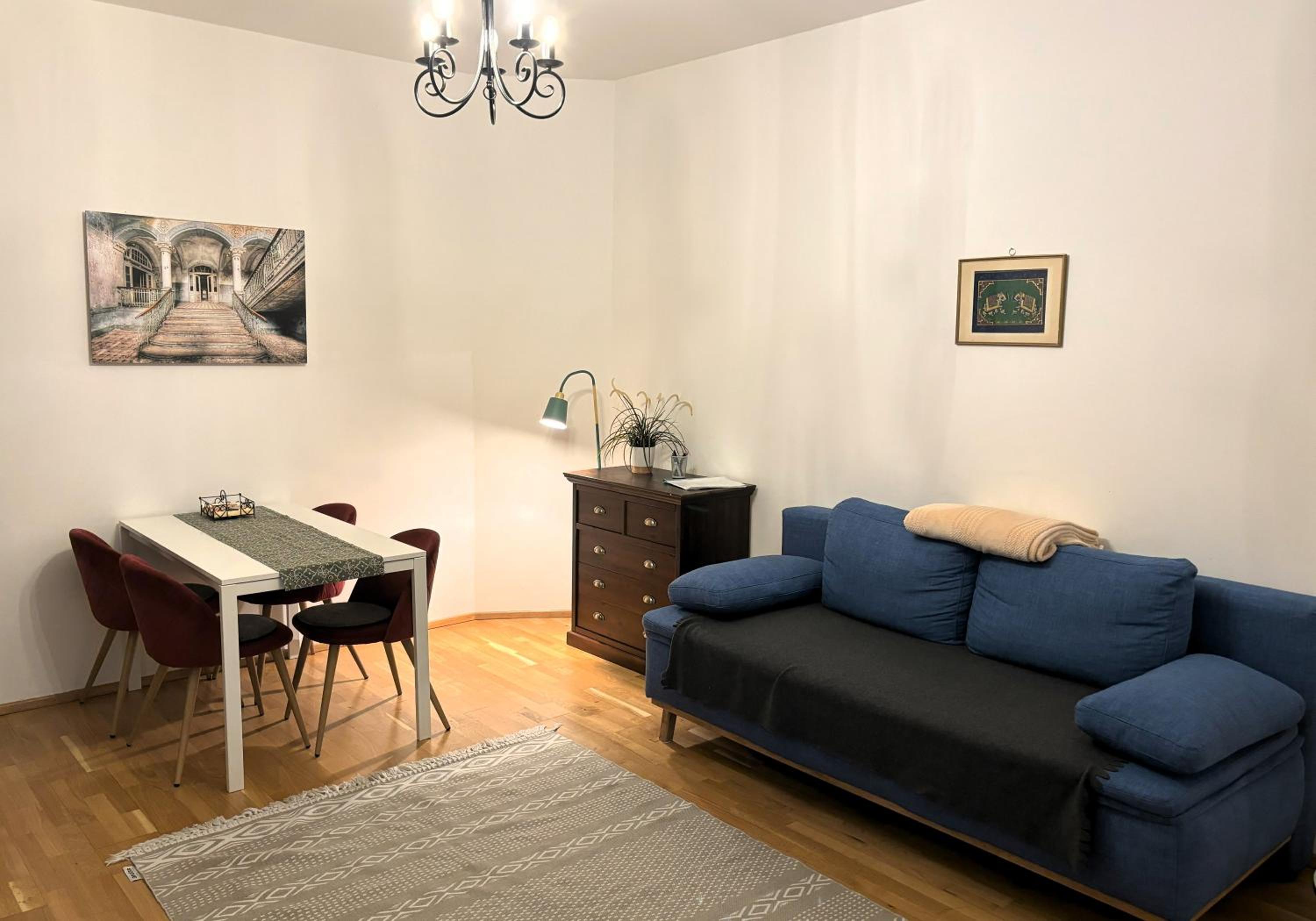 One-Bedroom Apartment