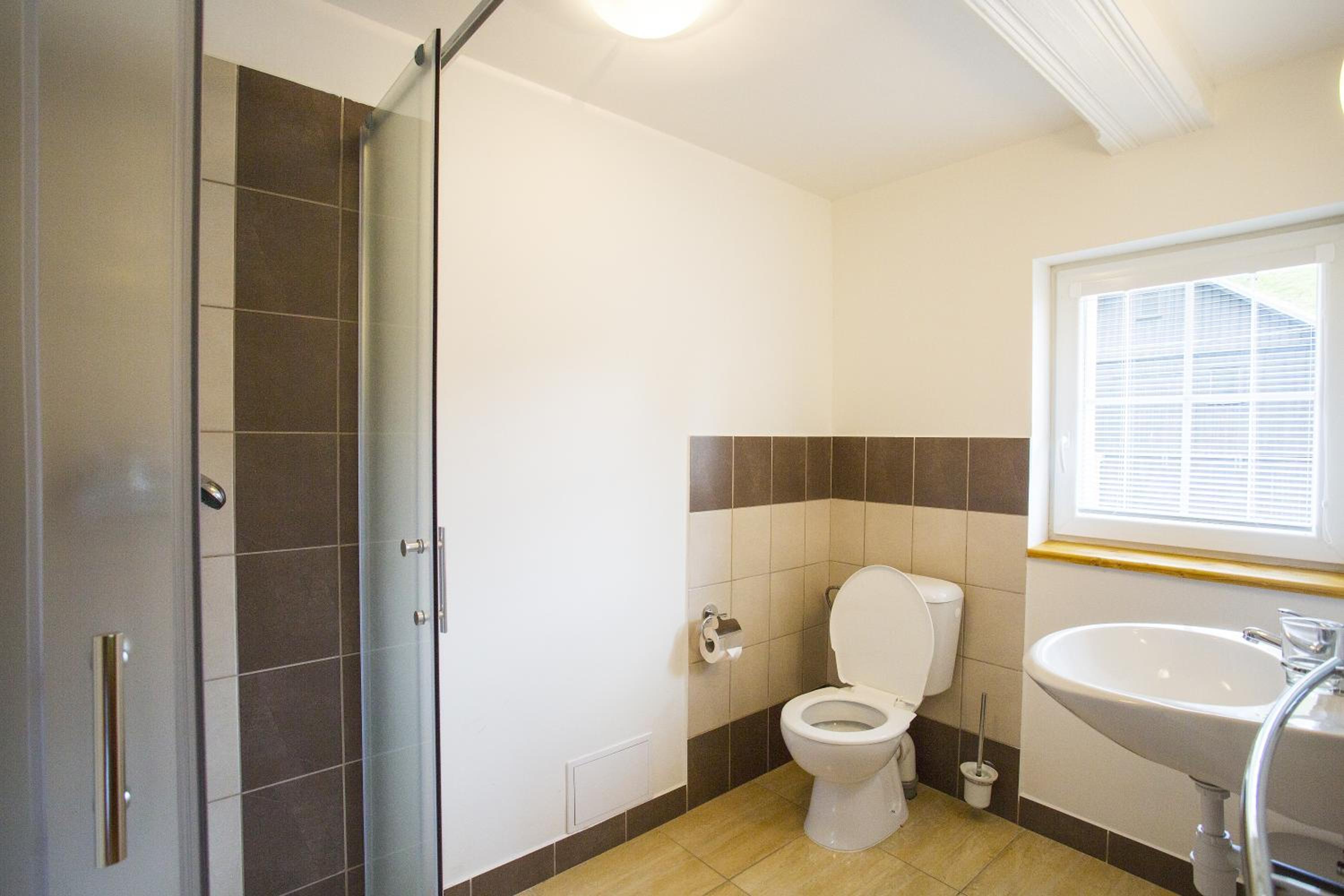 Quadruple Room with Bathroom and Toilet photo 3