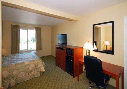 King Room - Non-Smoking - Photo 7