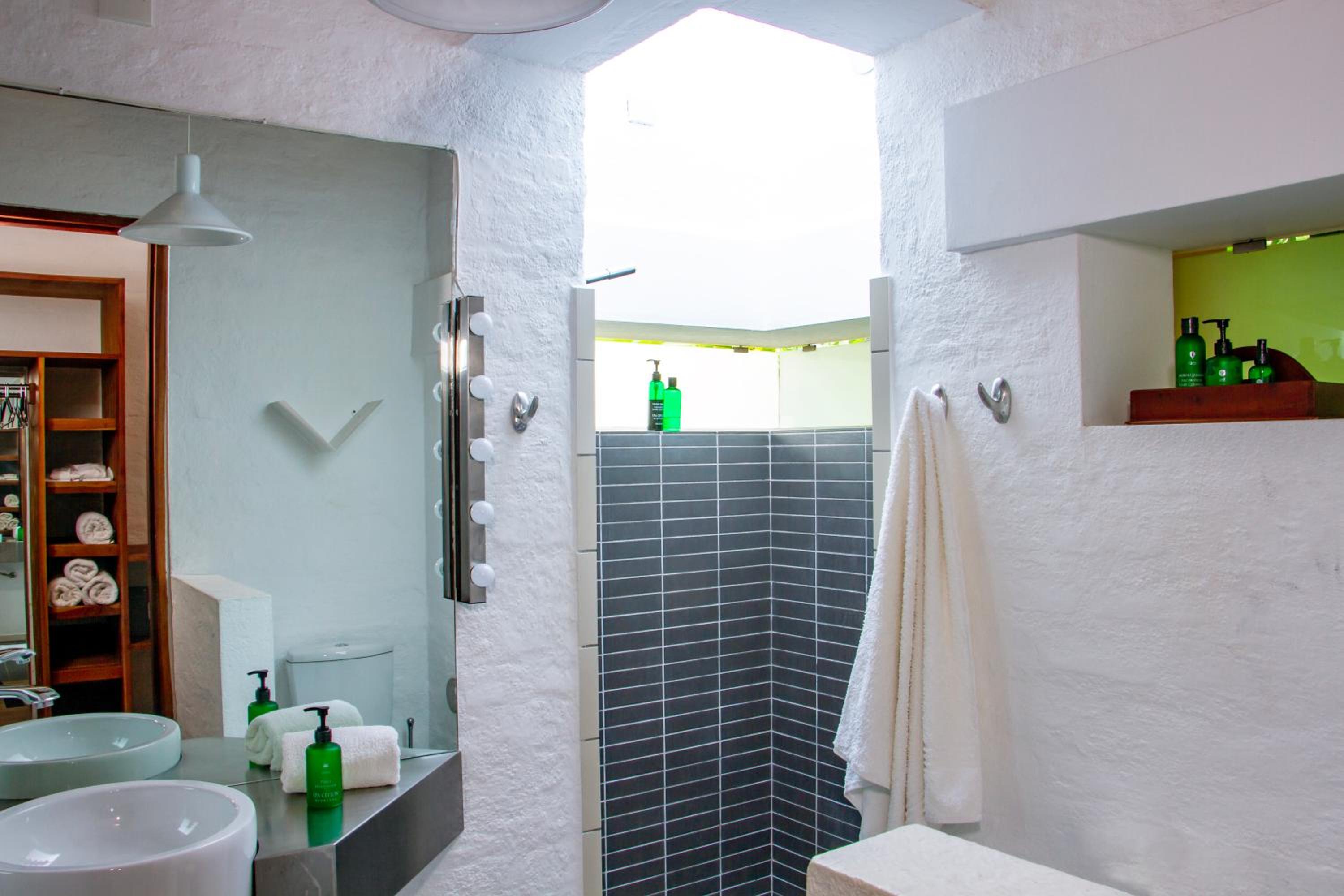 Double or Twin Room with Garden View photo 2