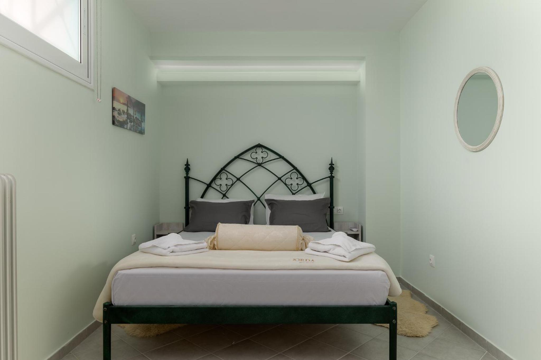 One-Bedroom Apartment photo 3