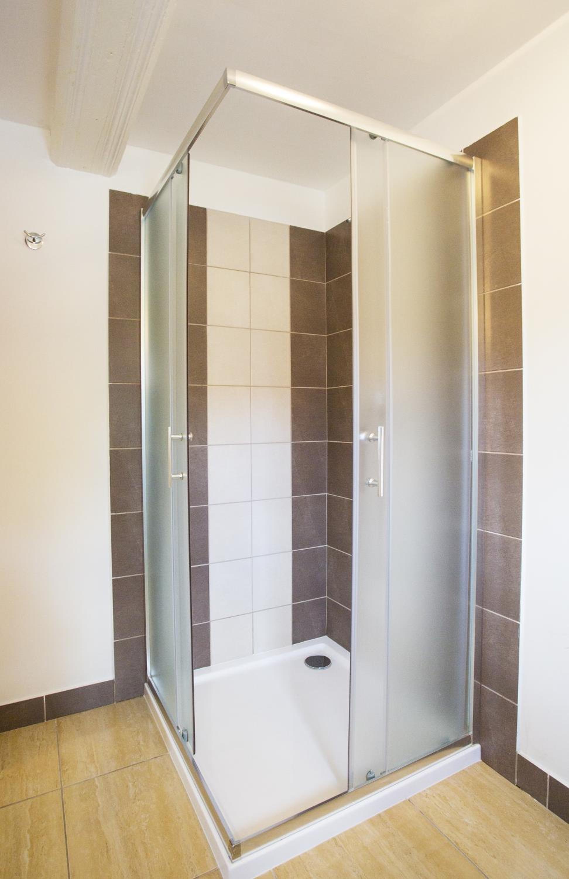 Quadruple Room with Bathroom and Toilet photo 2