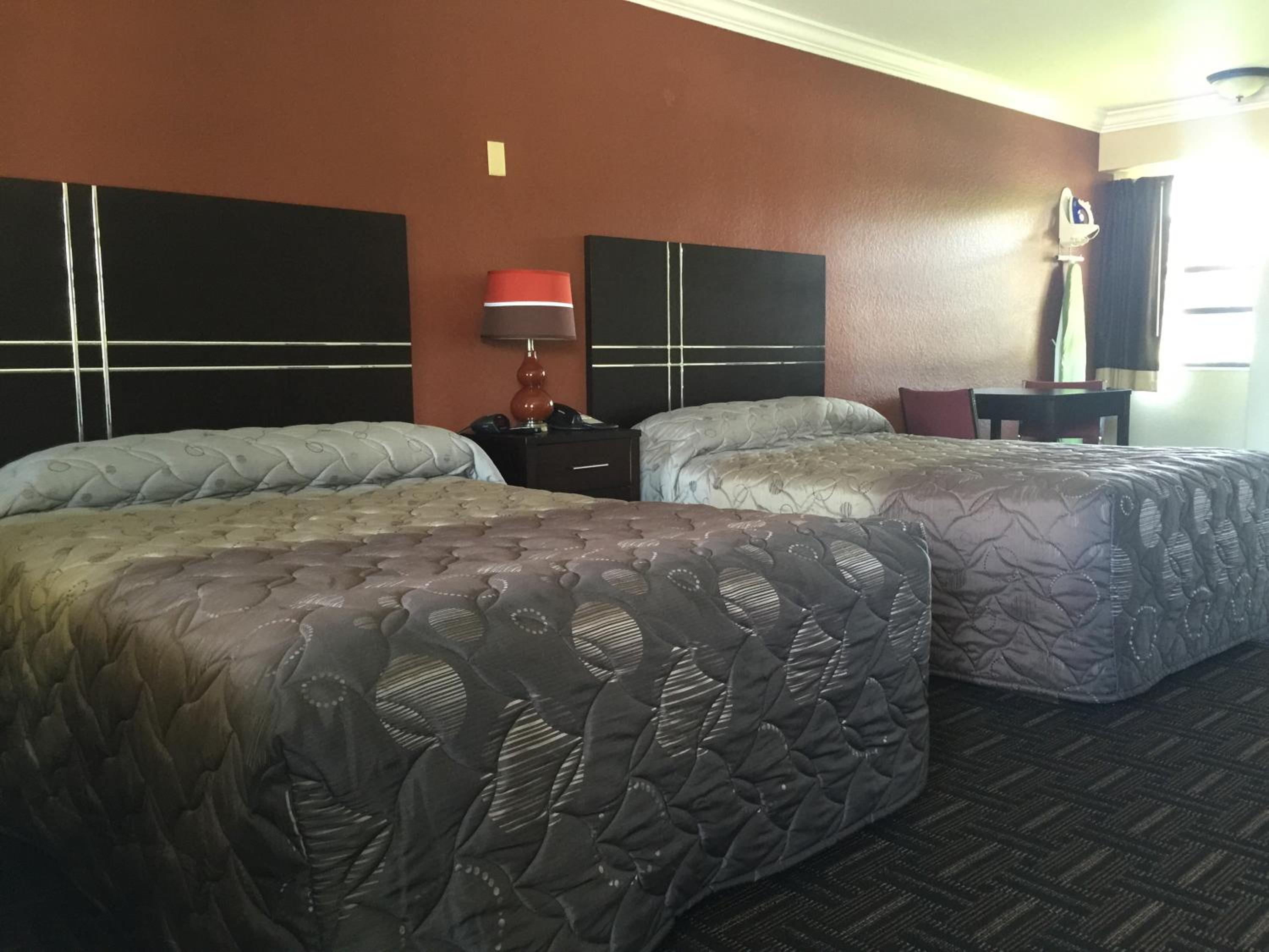 Double Room with Two Double Beds - Smoking photo 1
