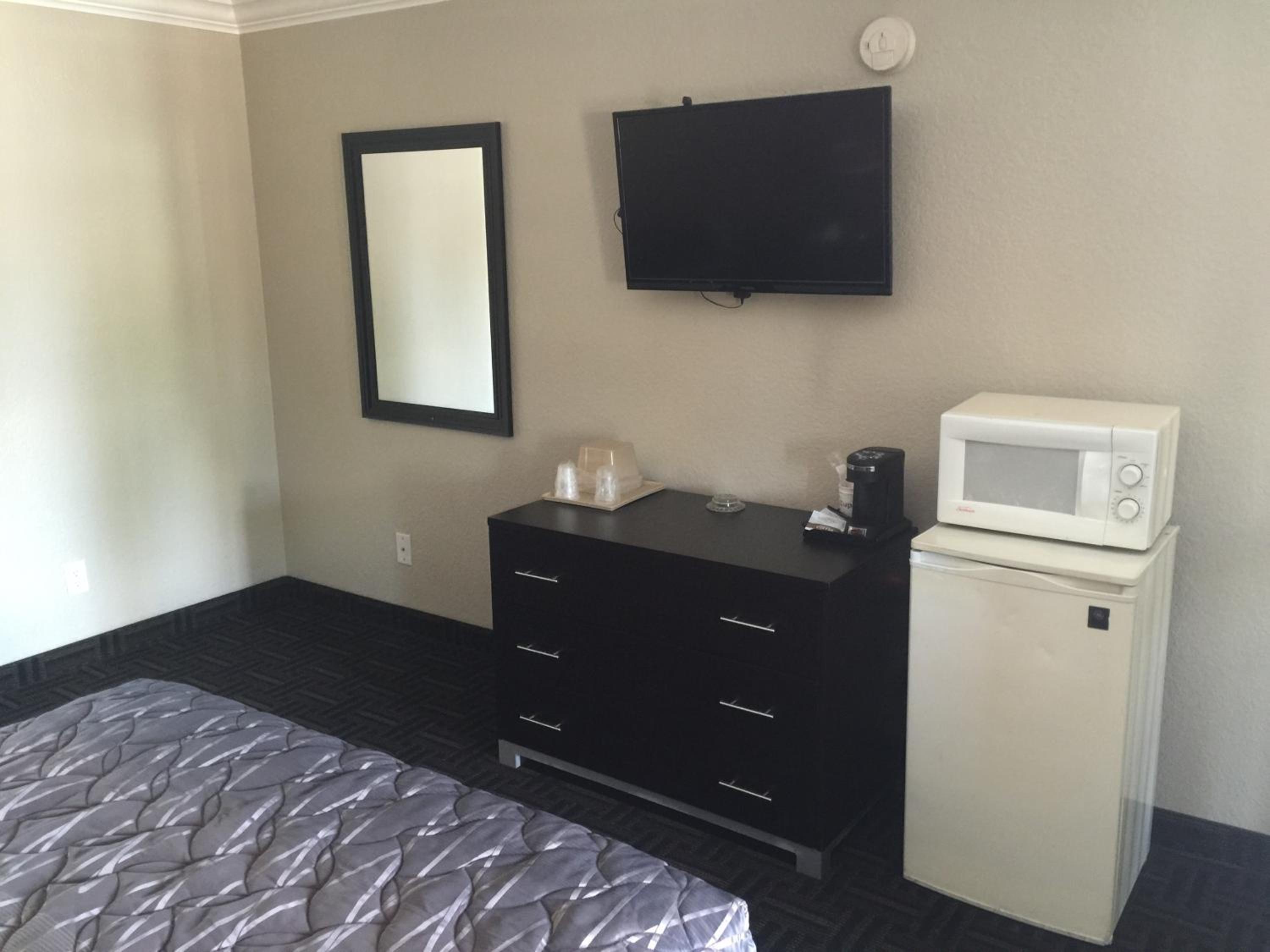 Double Room with Two Double Beds - Smoking photo 2