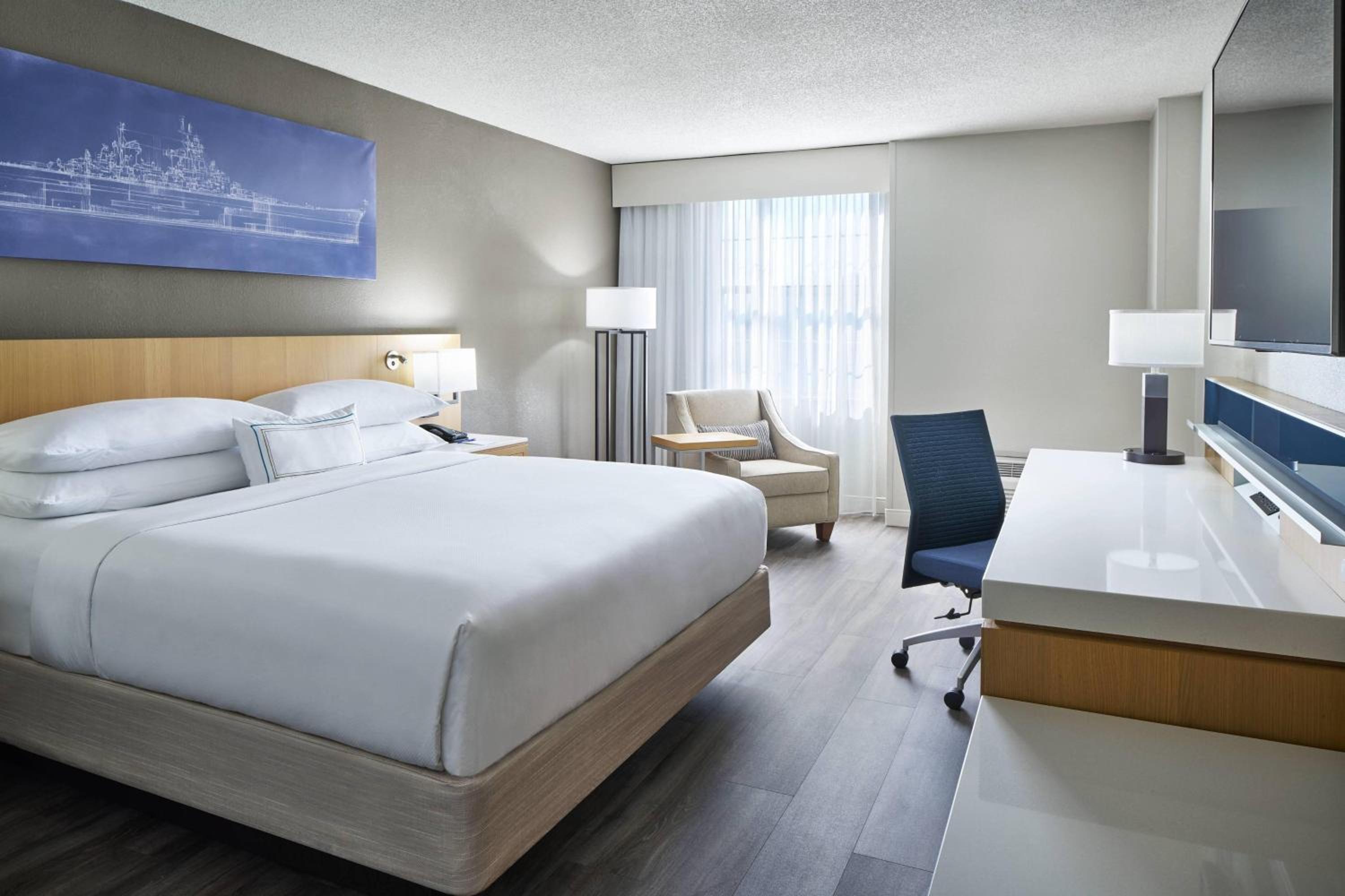 Guest Room, 1 King - Photo 1
