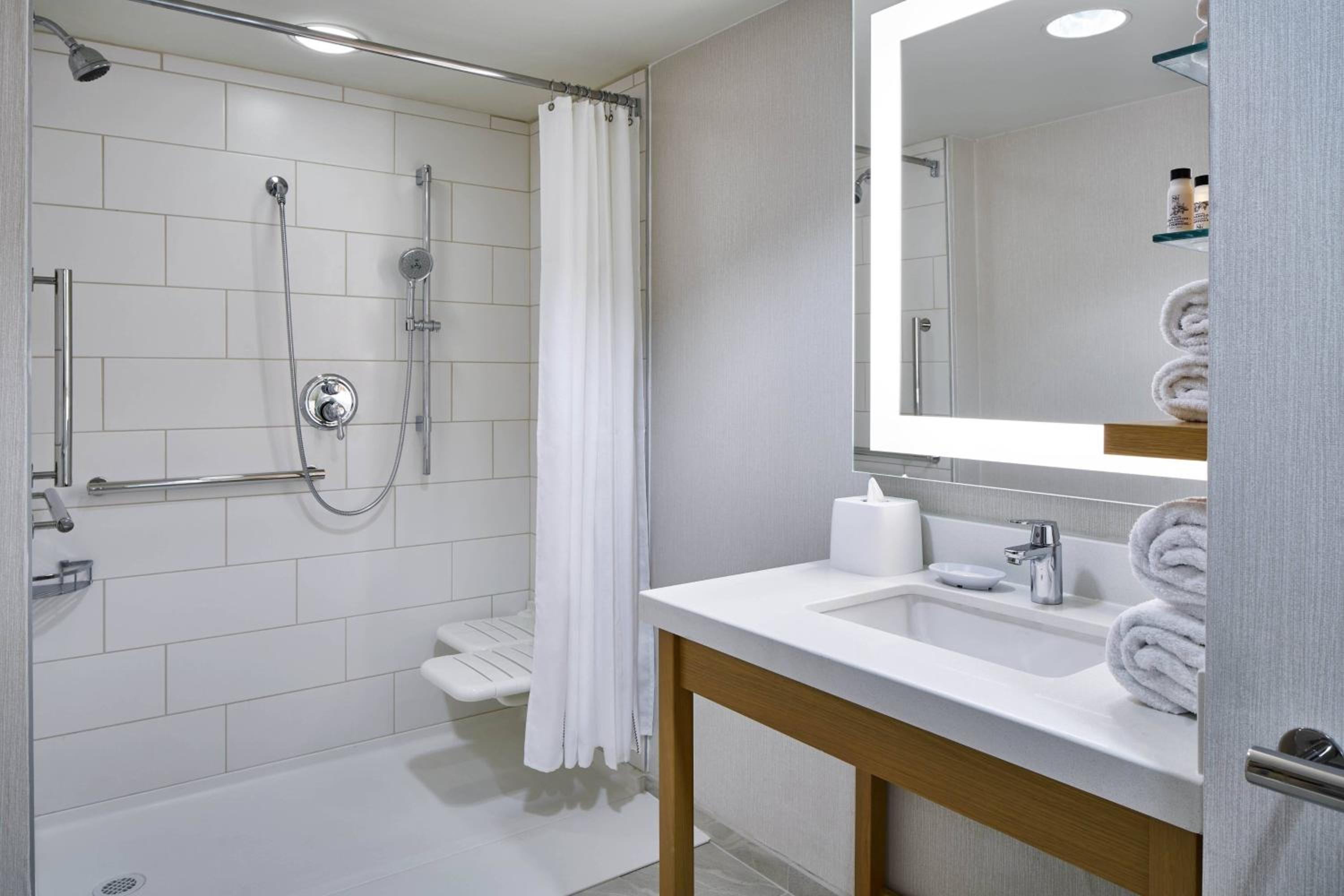 Guest room, 2 Queen - Photo 4