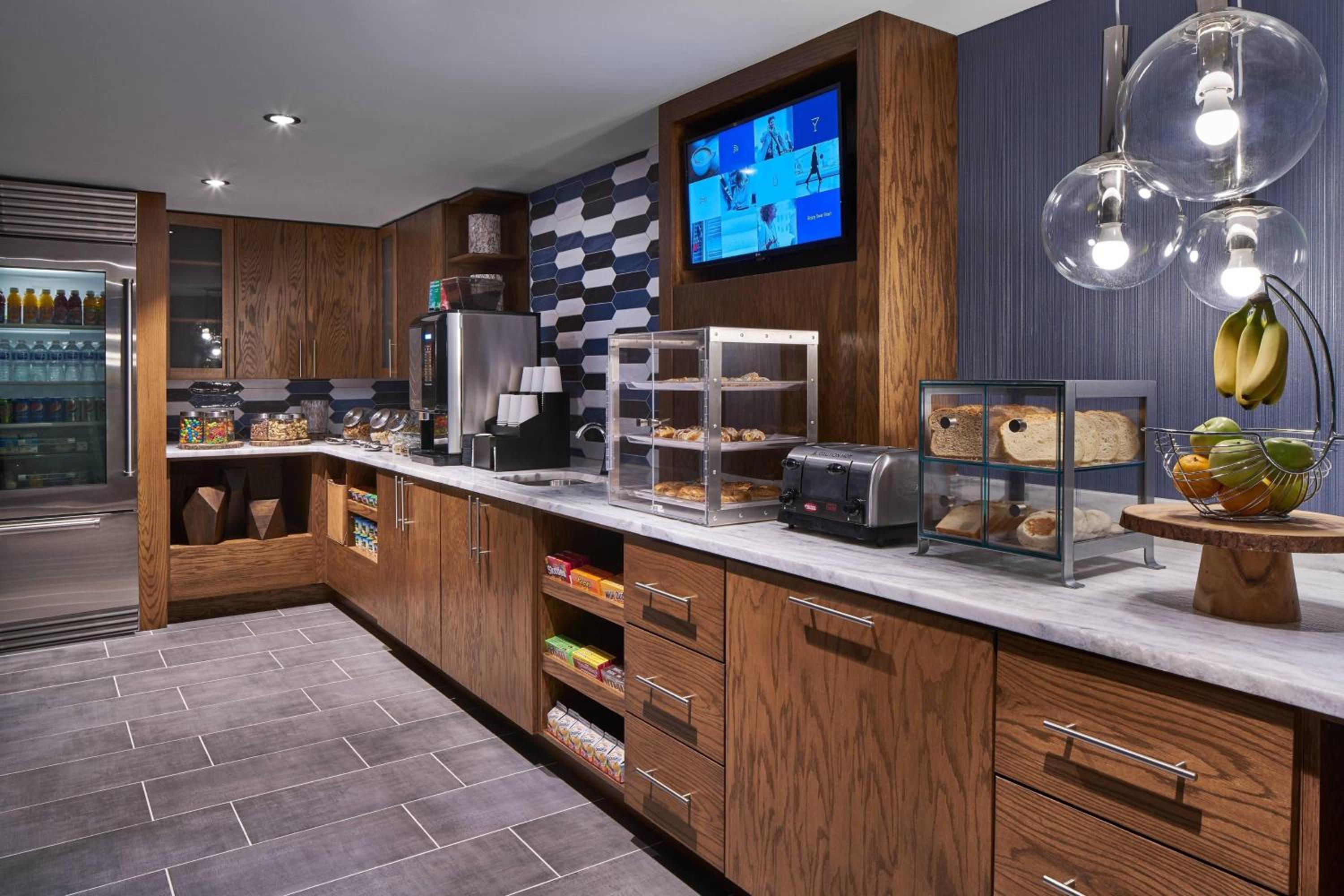 Executive King Suite with Balcony - Photo 4