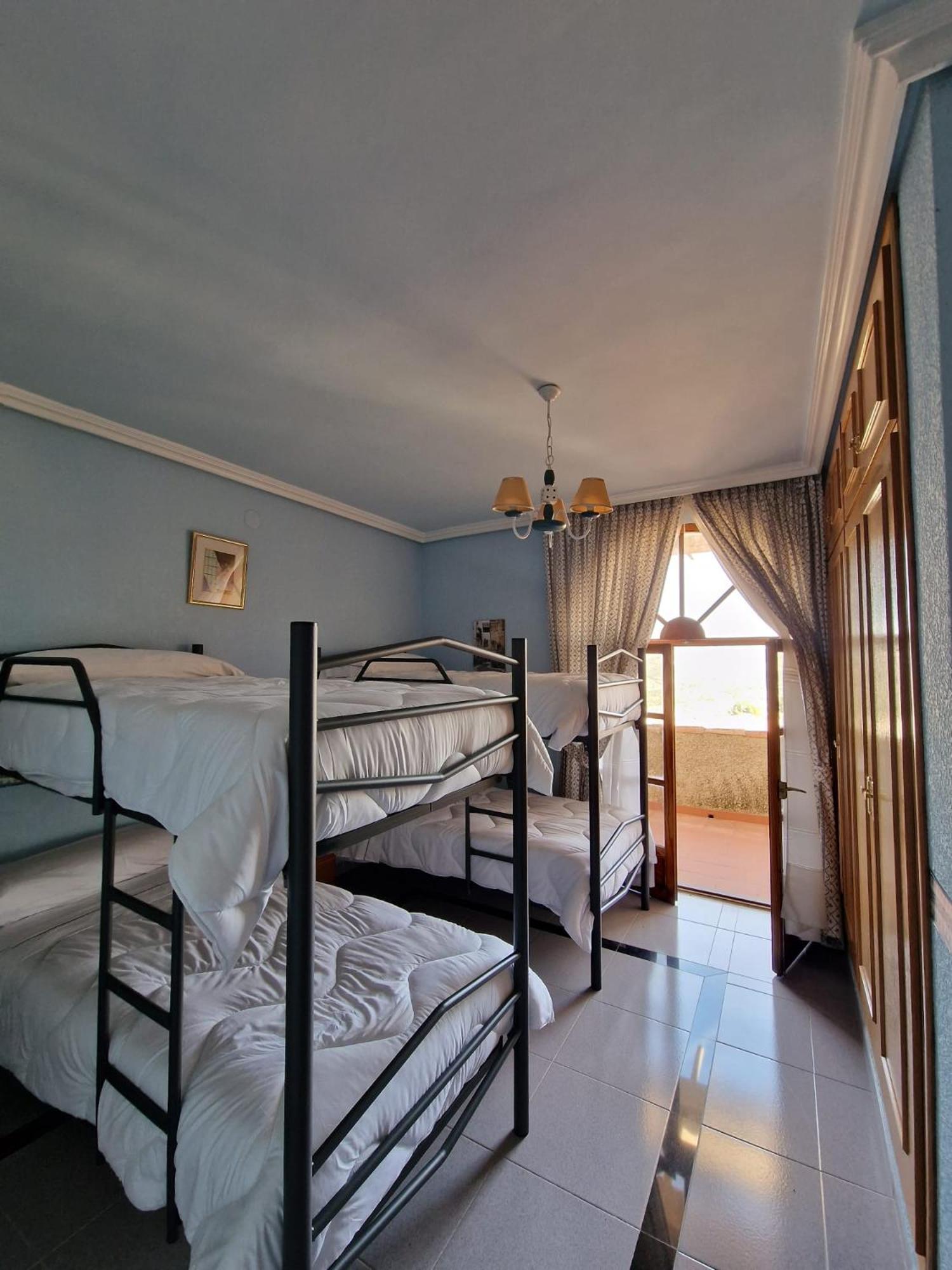 Five-Bedroom House photo 2
