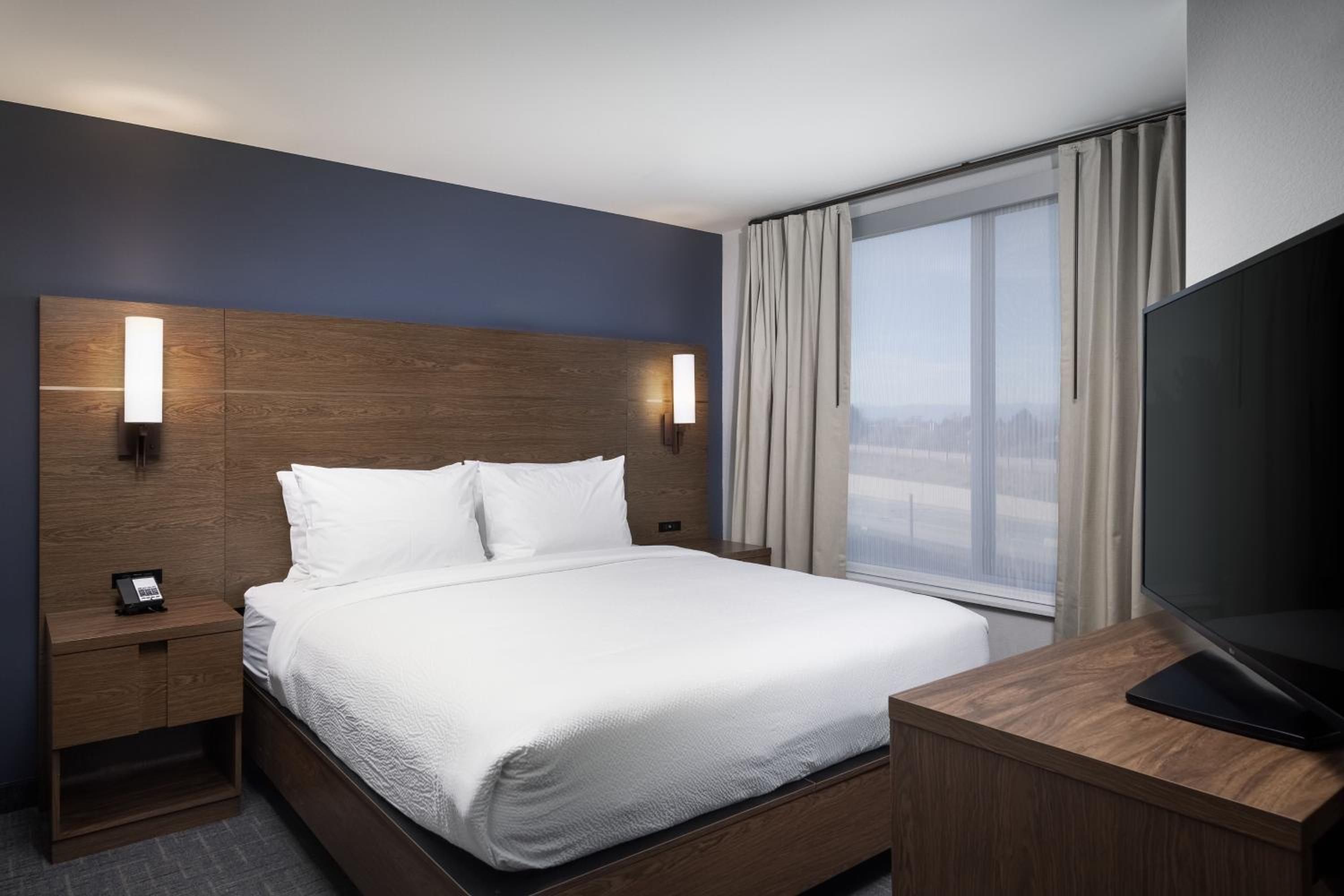One-Bedroom King Suite with Sofa Bed  - Photo 4